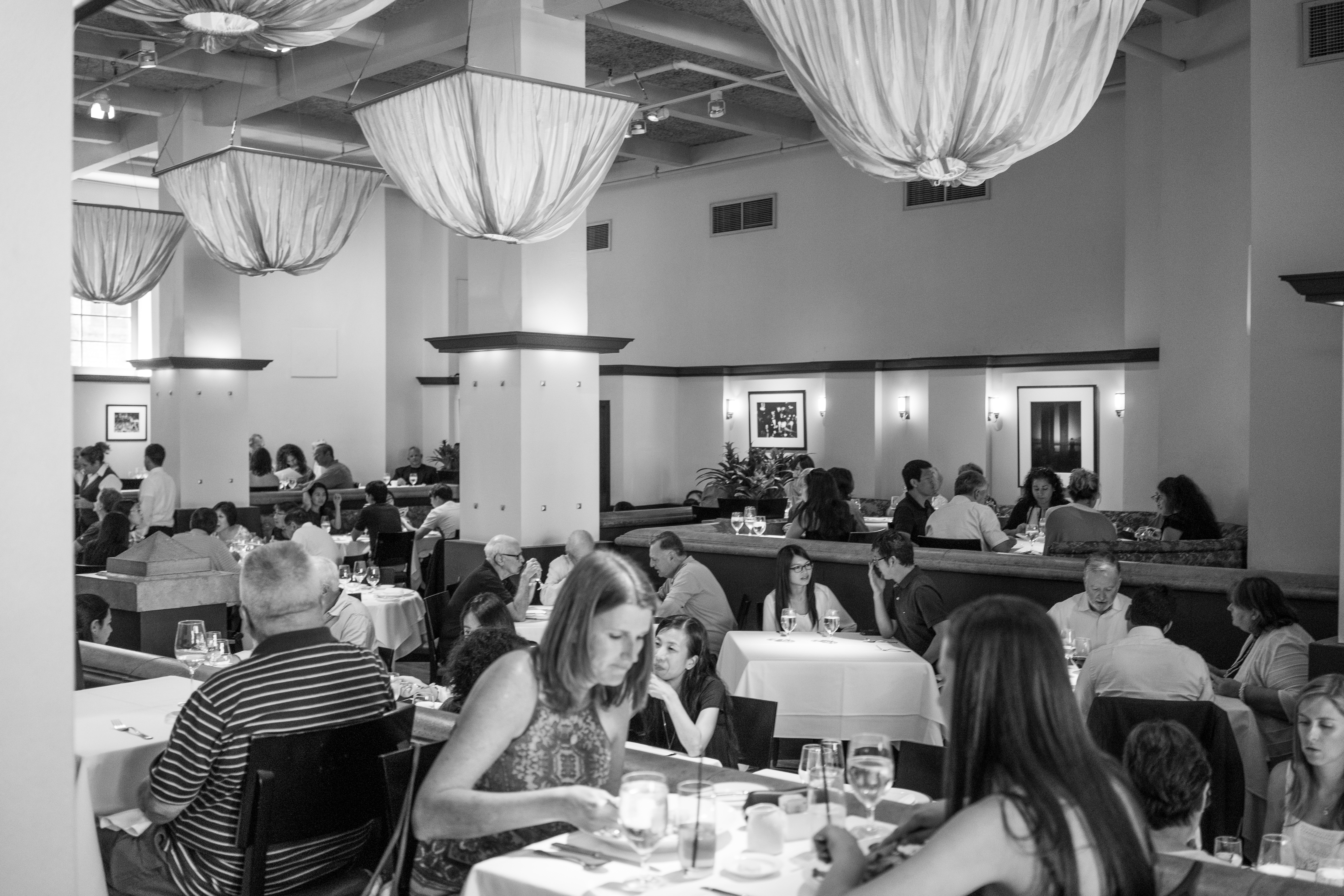 Gotham Bar &amp; Grill’s dining room in black and white
