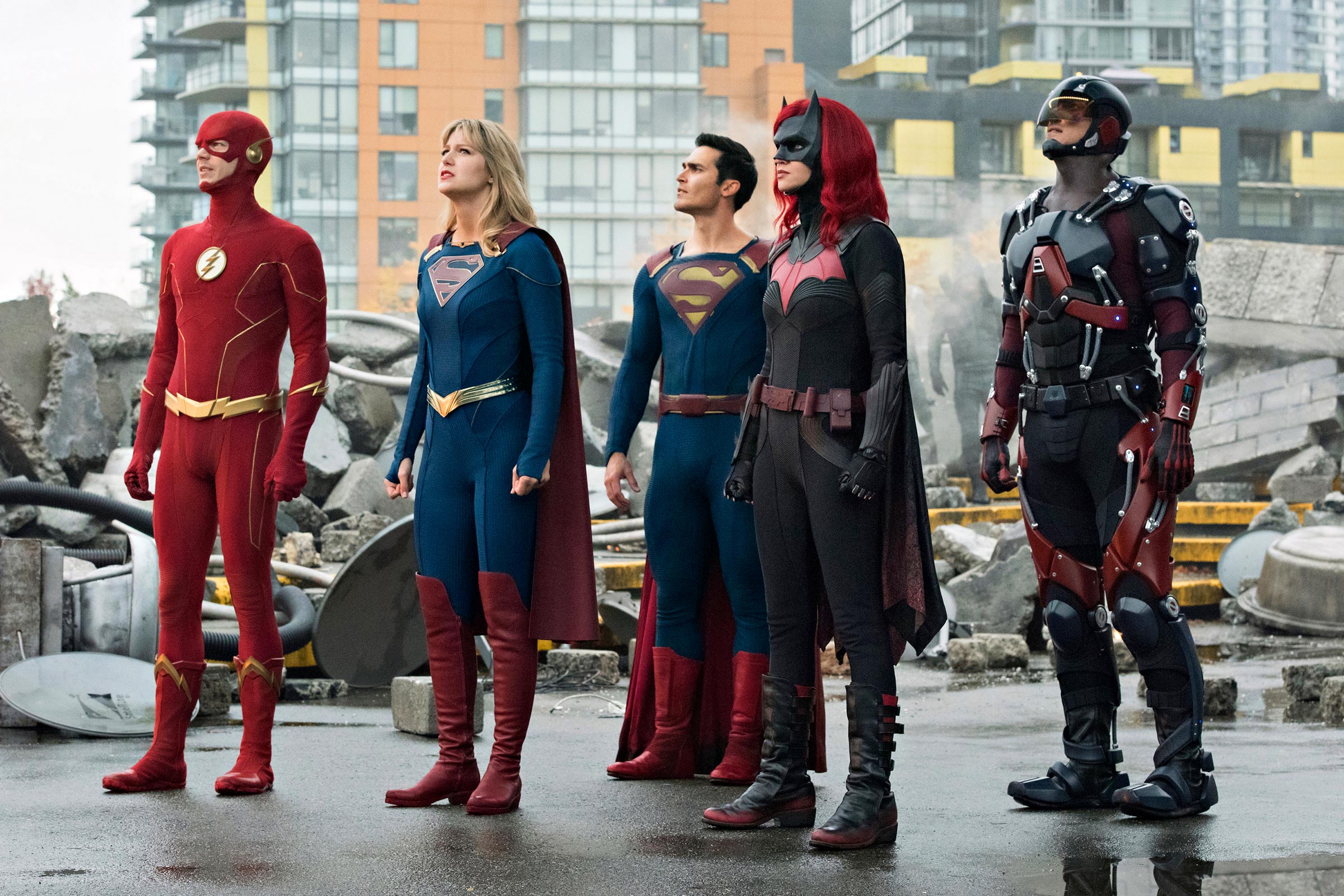 The Flash, Supergirl, Superman, Batwoman, and the Atom, in an Arrowverse crossover. 