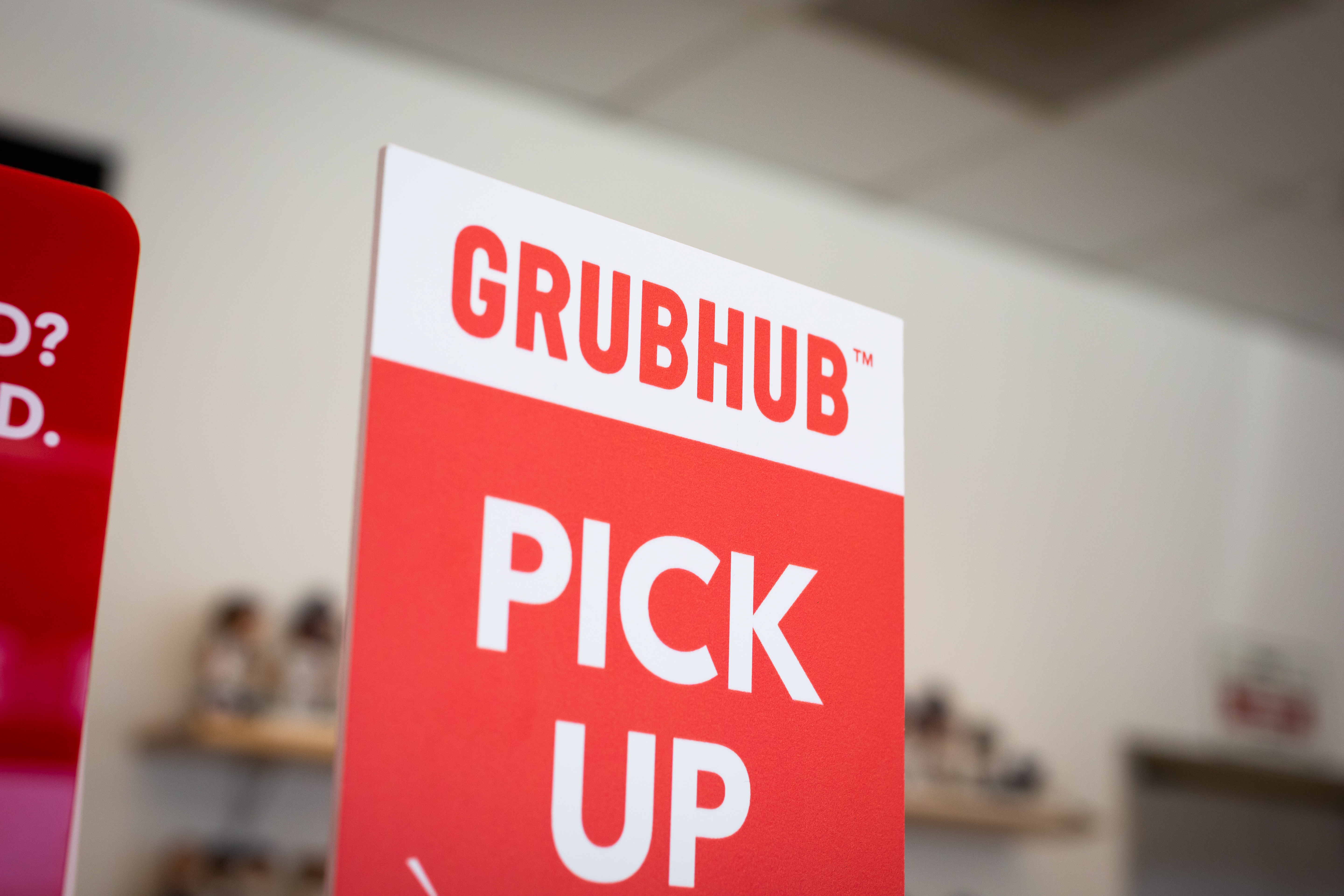 Grubhub快递标志的照片。
