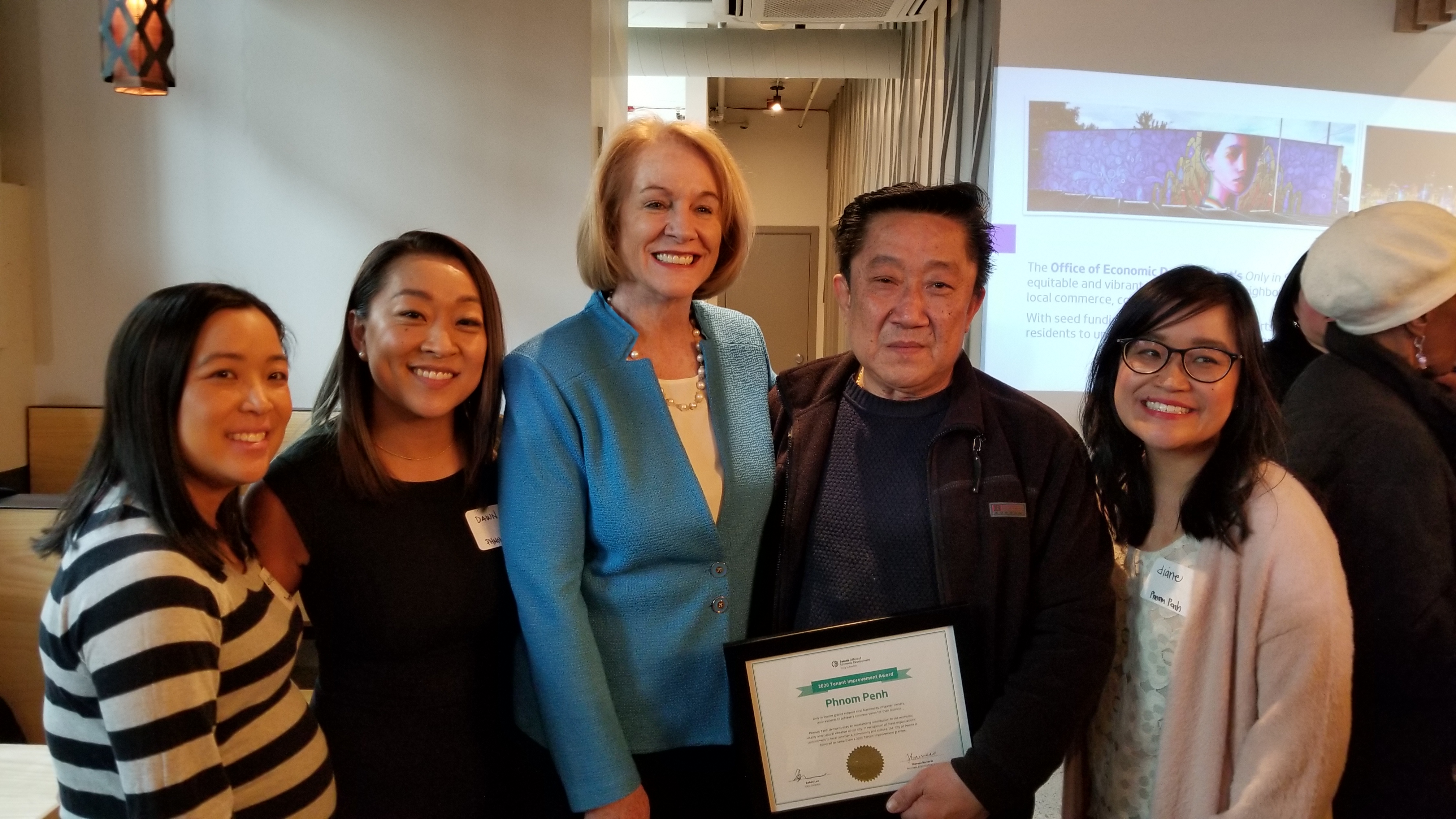 Seattle Mayor Jenny Durkan (center) with Sam Ung and his daughters at Phnom Penh Noodle House’s new location.