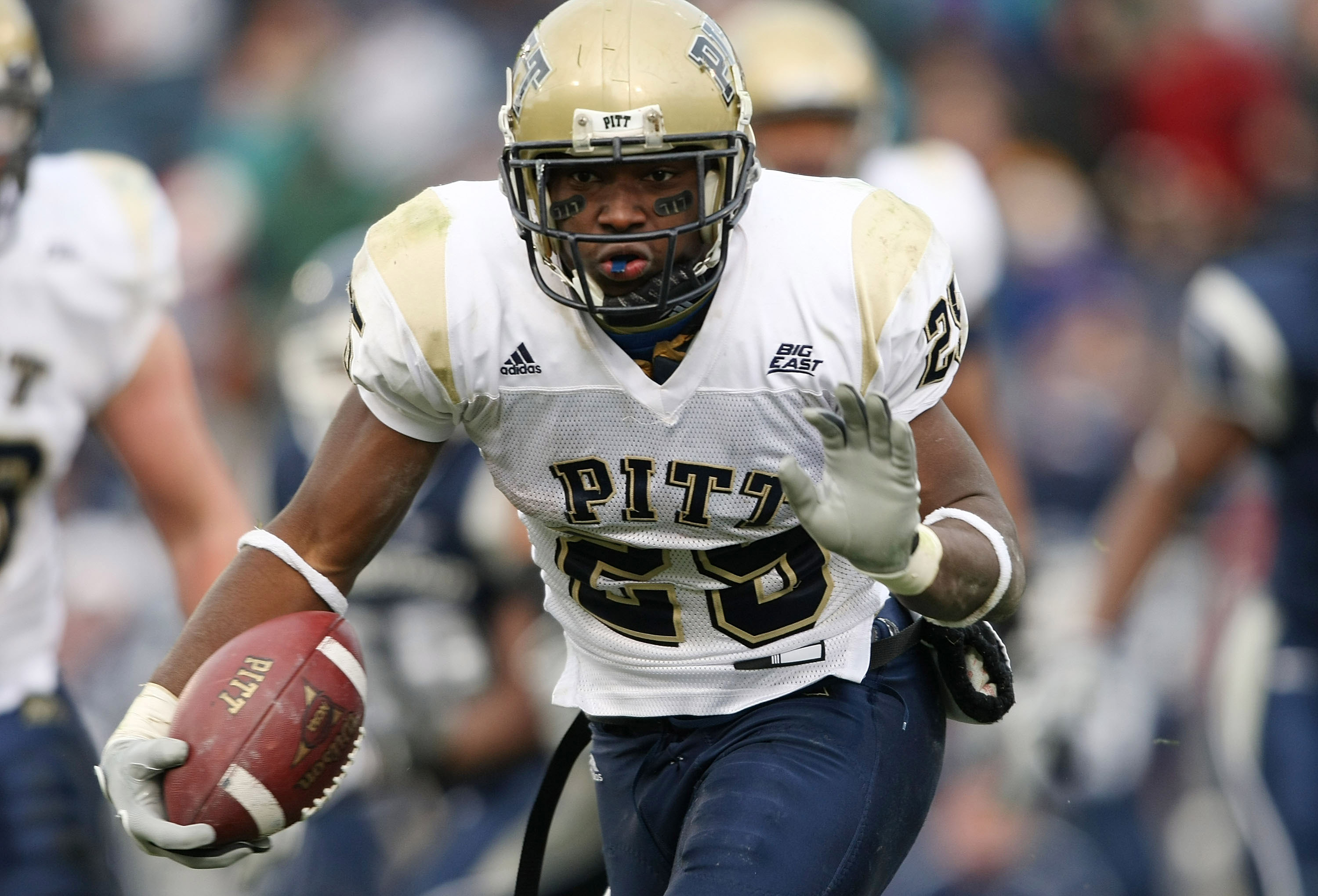 Pittsburgh Panthers v Connecticut Huskies