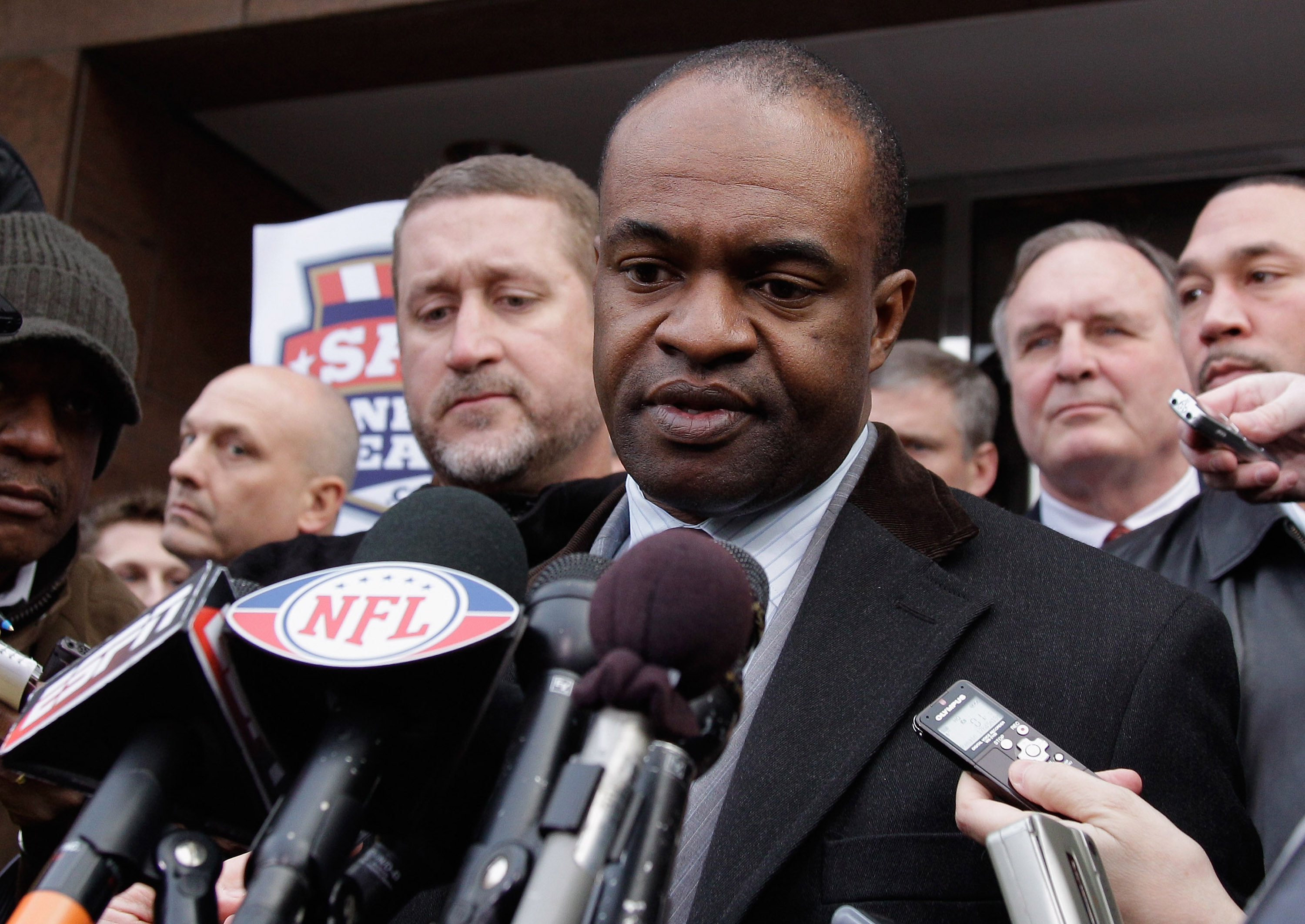 NFL Lockout Looms As Negotiations Reach Final Day