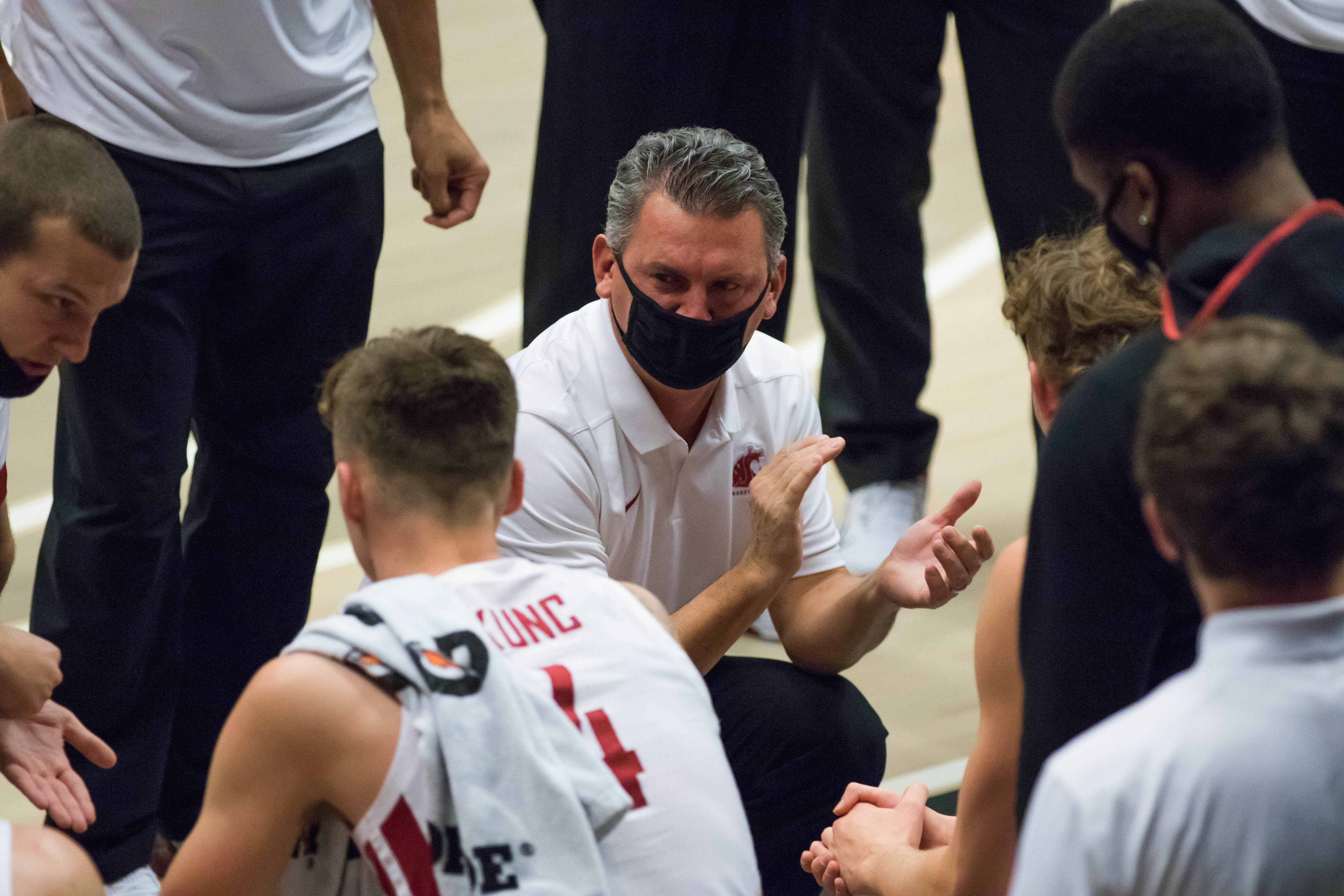 PULLMAN, WA - NOVEMBER 28: Washington State Head Coach Kyle Smith talks to his team during a media timeout in the first half of the non-conference matchup between the Eastern Washington Eagles and the Washington State Cougars on November 28, 2020, at Beasley Coliseum in Pullman, WA.