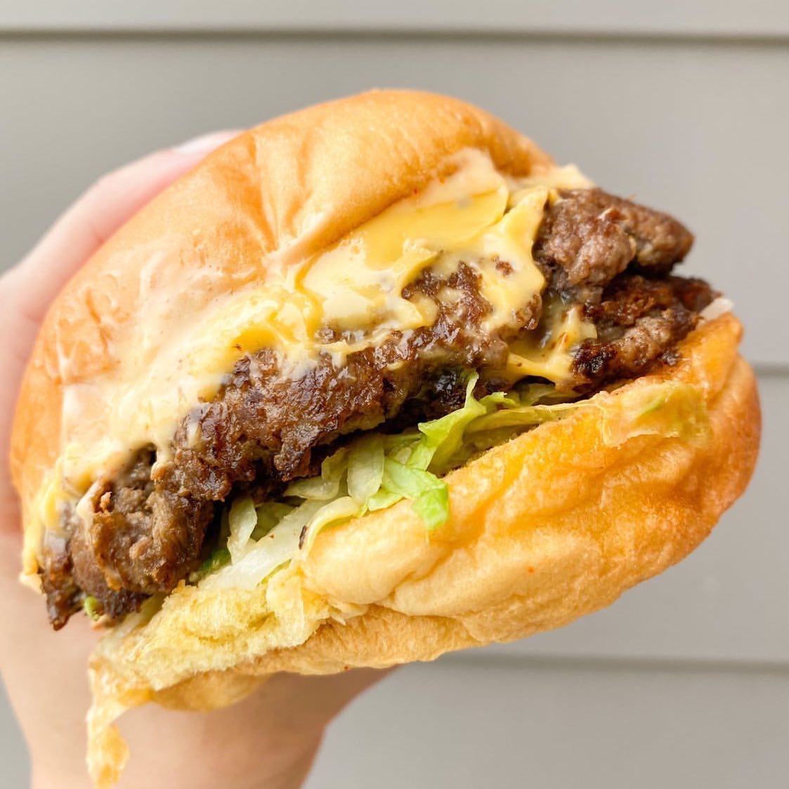 A cheeseburger from Buddy’s Burger