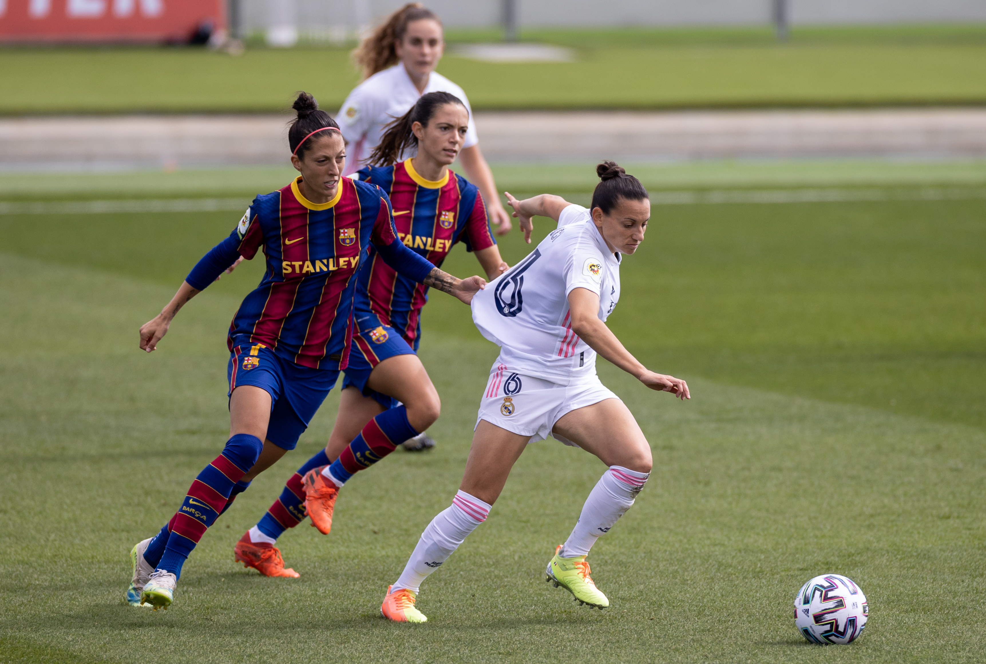 Real Madrid Femenino v FC Barcelona Femenino - Primera Iberdrola Femenina