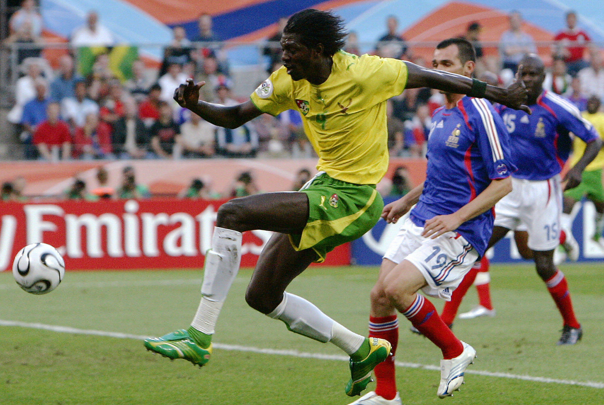 Togolese forward Emmanuel Adebayor (L) i