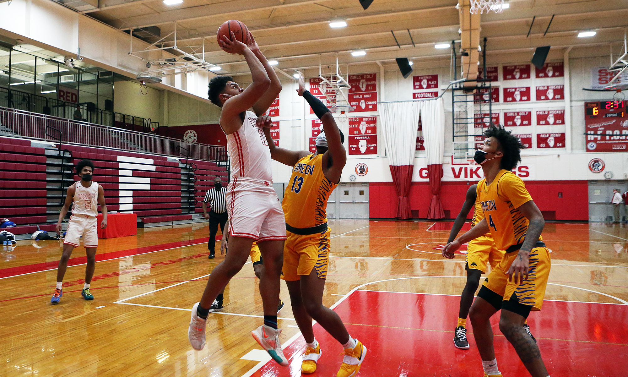 Homewood-Flossmoor’s Chad Ready (11) shoots from close to the basket as Simeon’s Phillip Holmes (13) defends.