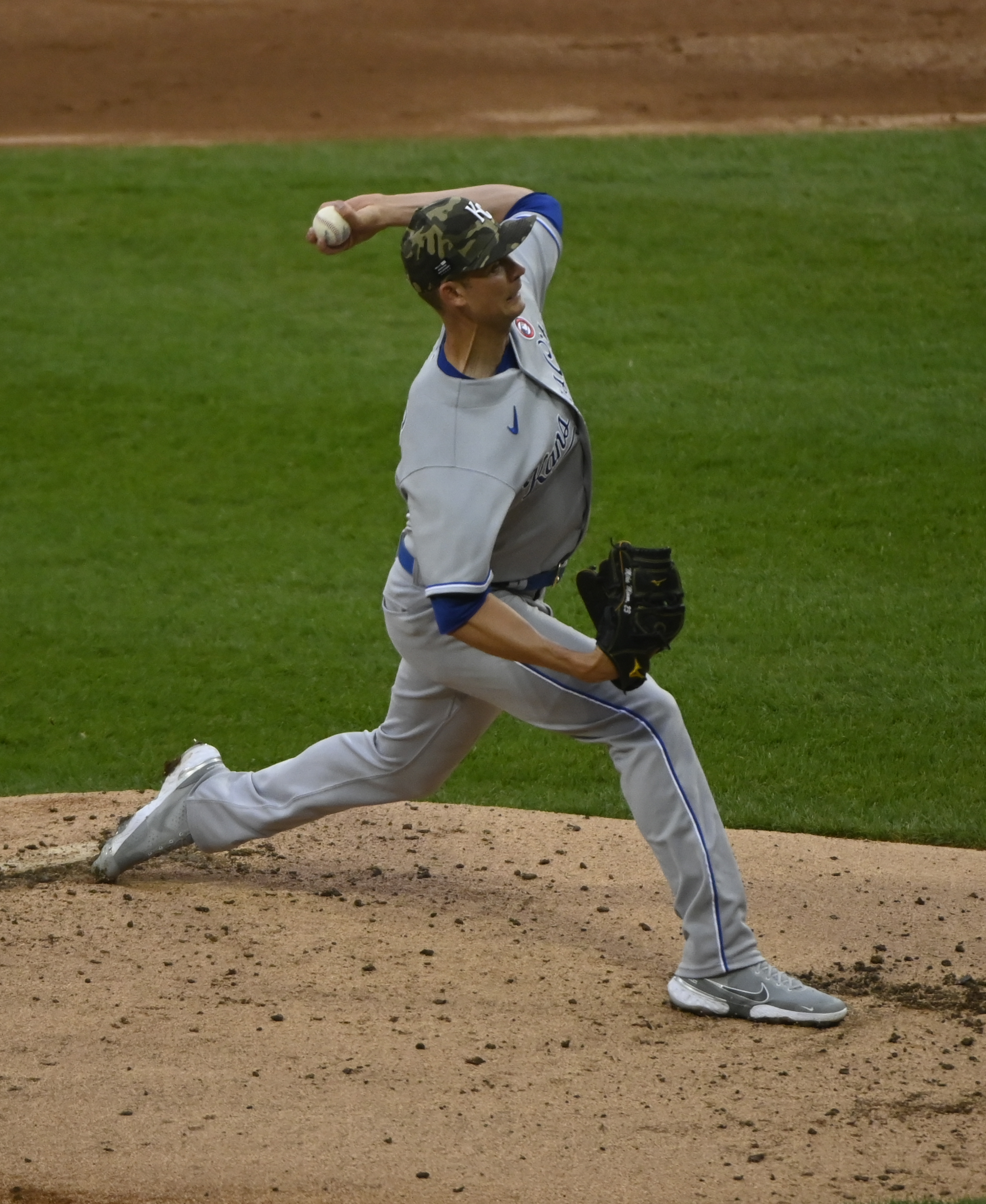 Mike Minor throws a pitch during tonight’s game