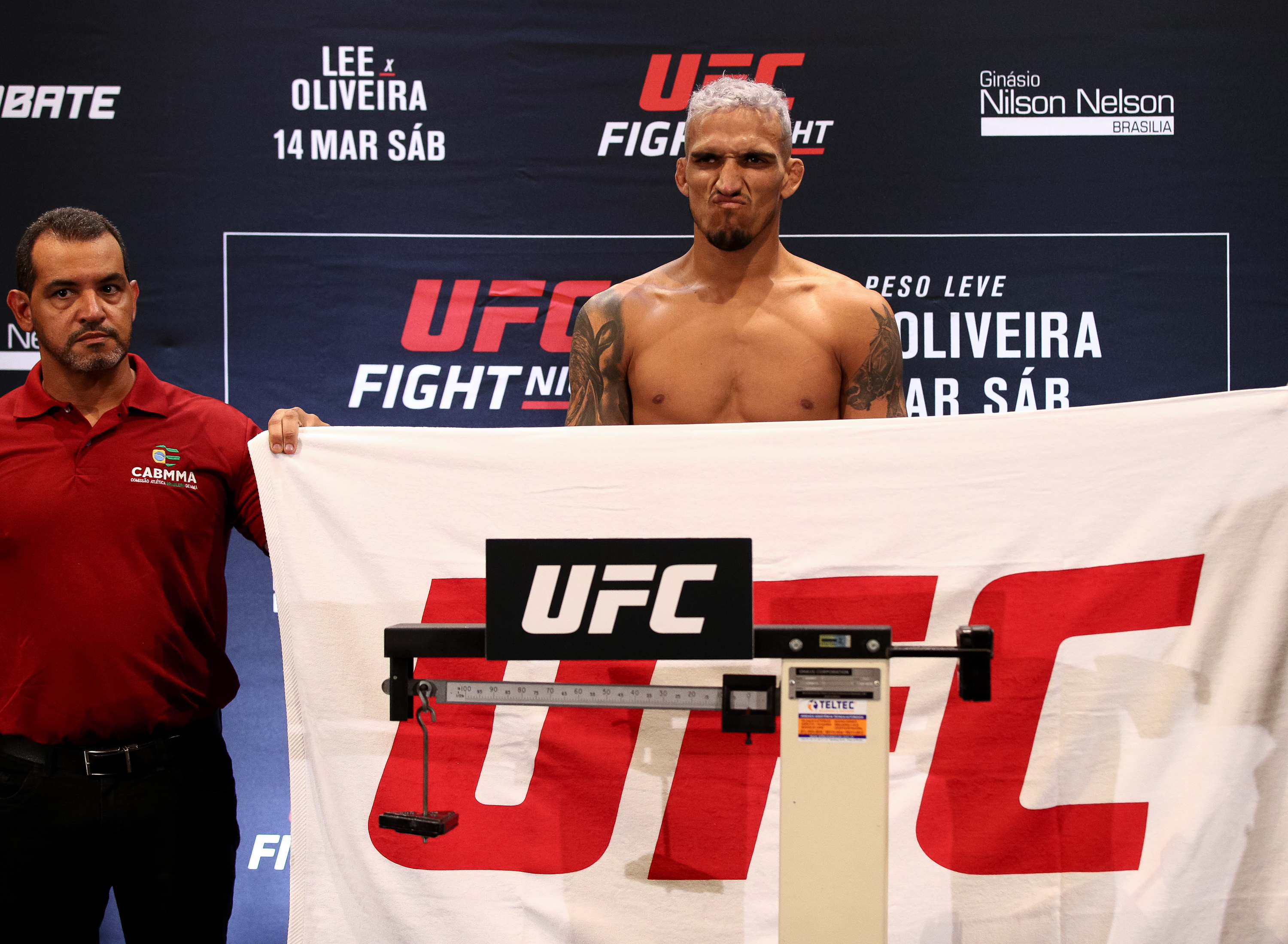UFC Fight Night Lee v Oliveira: Weigh-Ins