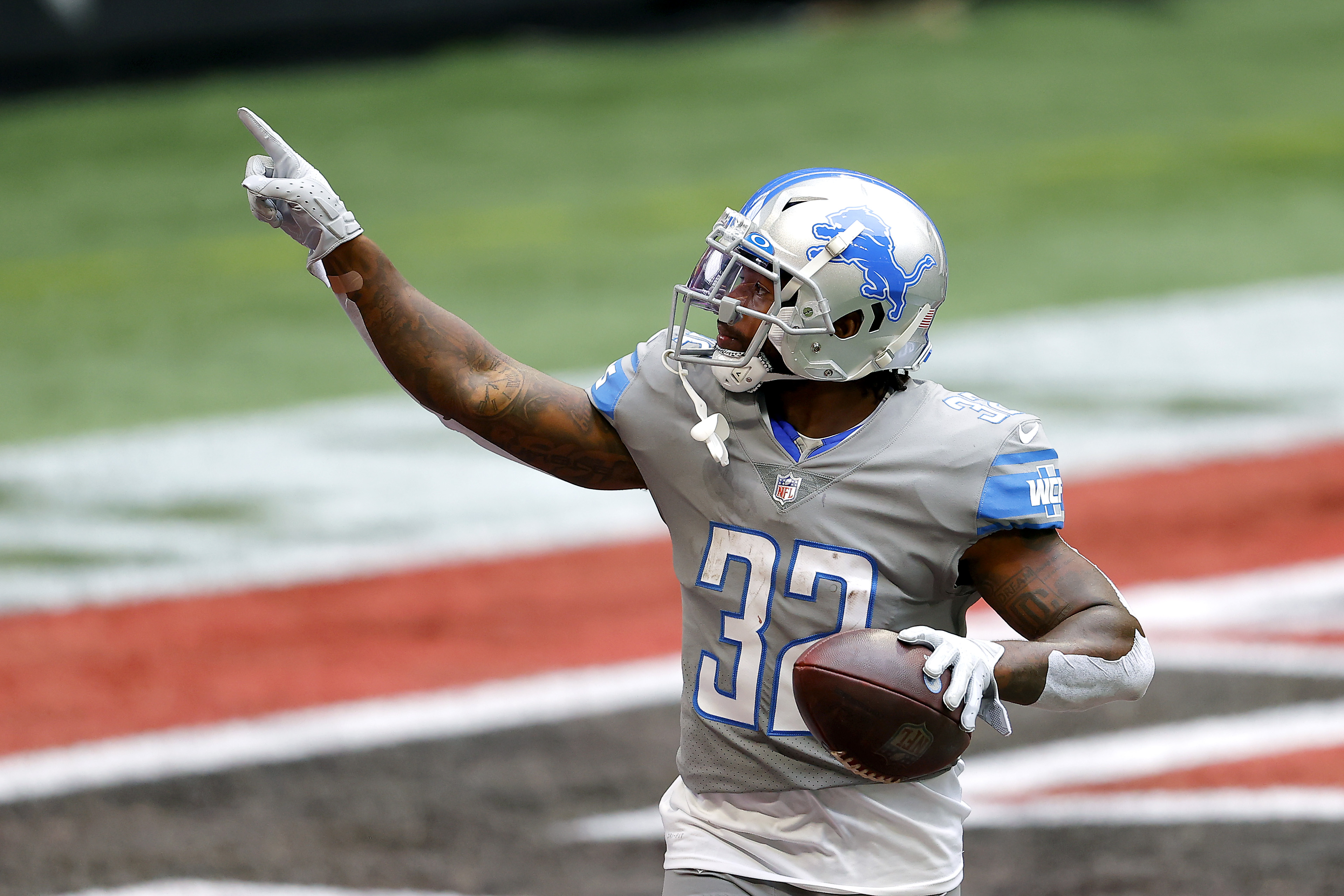 D’Andre Swift #32 of the Detroit Lions celebrates his rushing touchdown against the Atlanta Falcons during the first half at Mercedes-Benz Stadium on October 25, 2020 in Atlanta, Georgia.