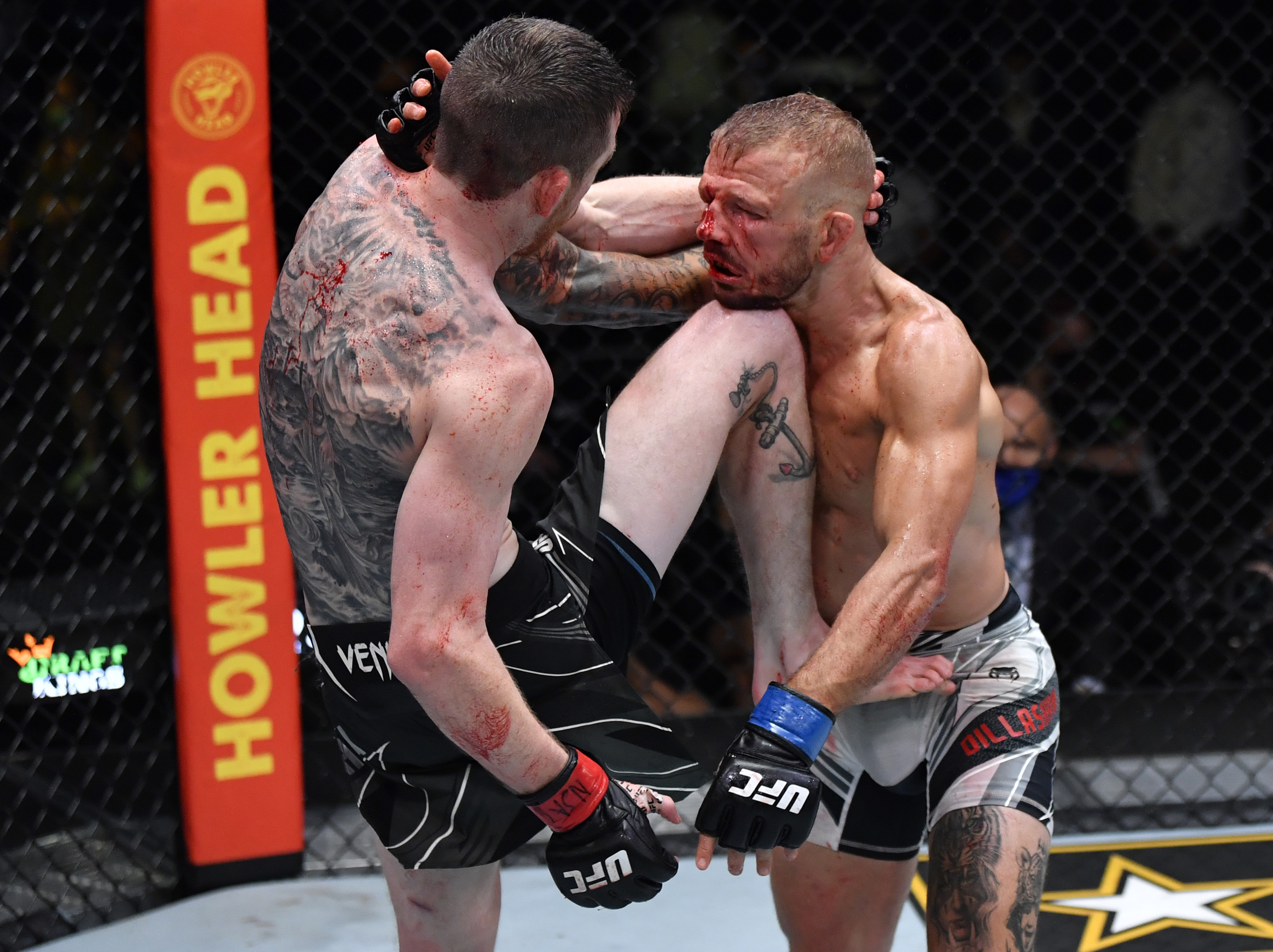 Cory Sandhagen lands a step knee on TJ Dillashaw at UFC Vegas 32.