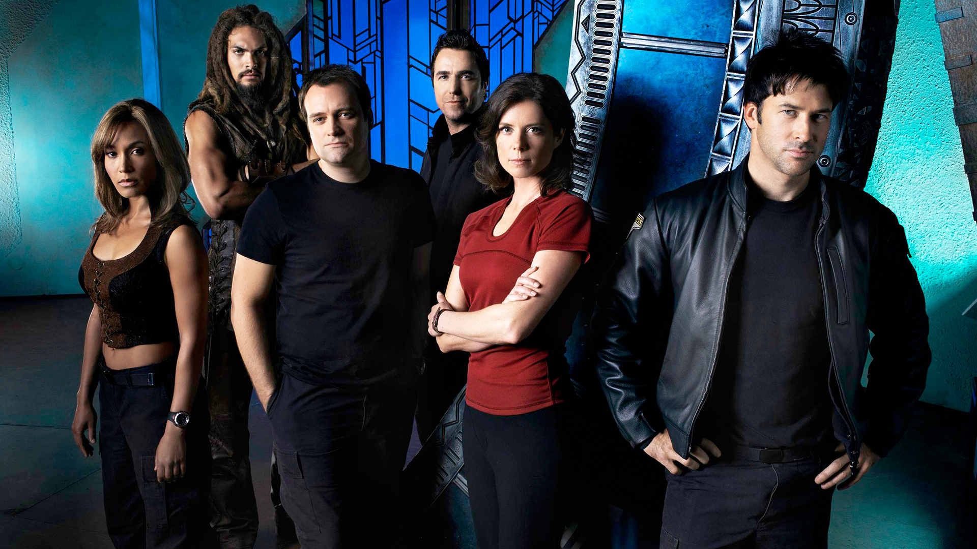 the cast of stargate atlantis doing an extremely 2000s cast pose