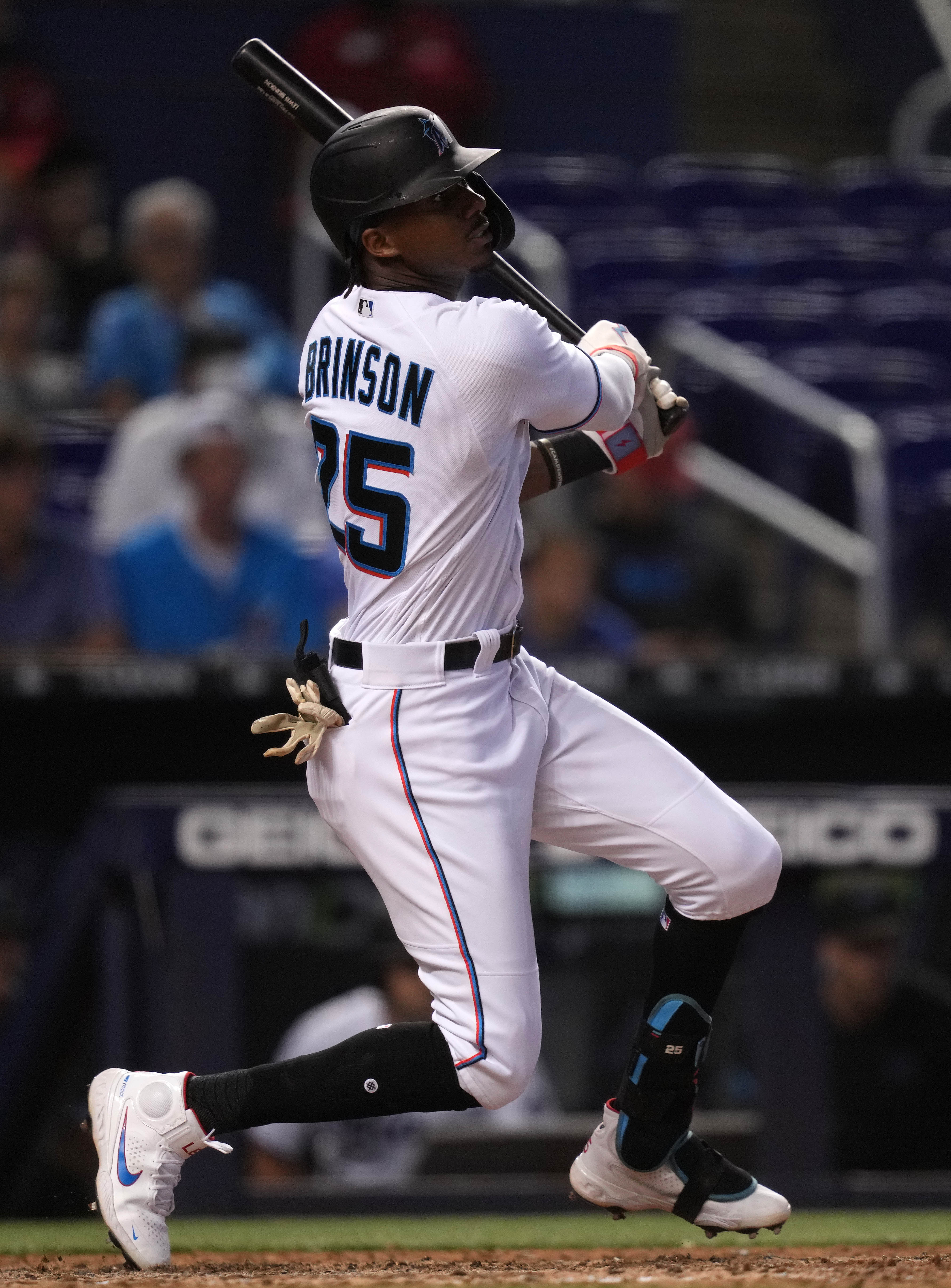 Miami Marlins left fielder Lewis Brinson (25) at bat in the game against the New York Mets at loanDepot park