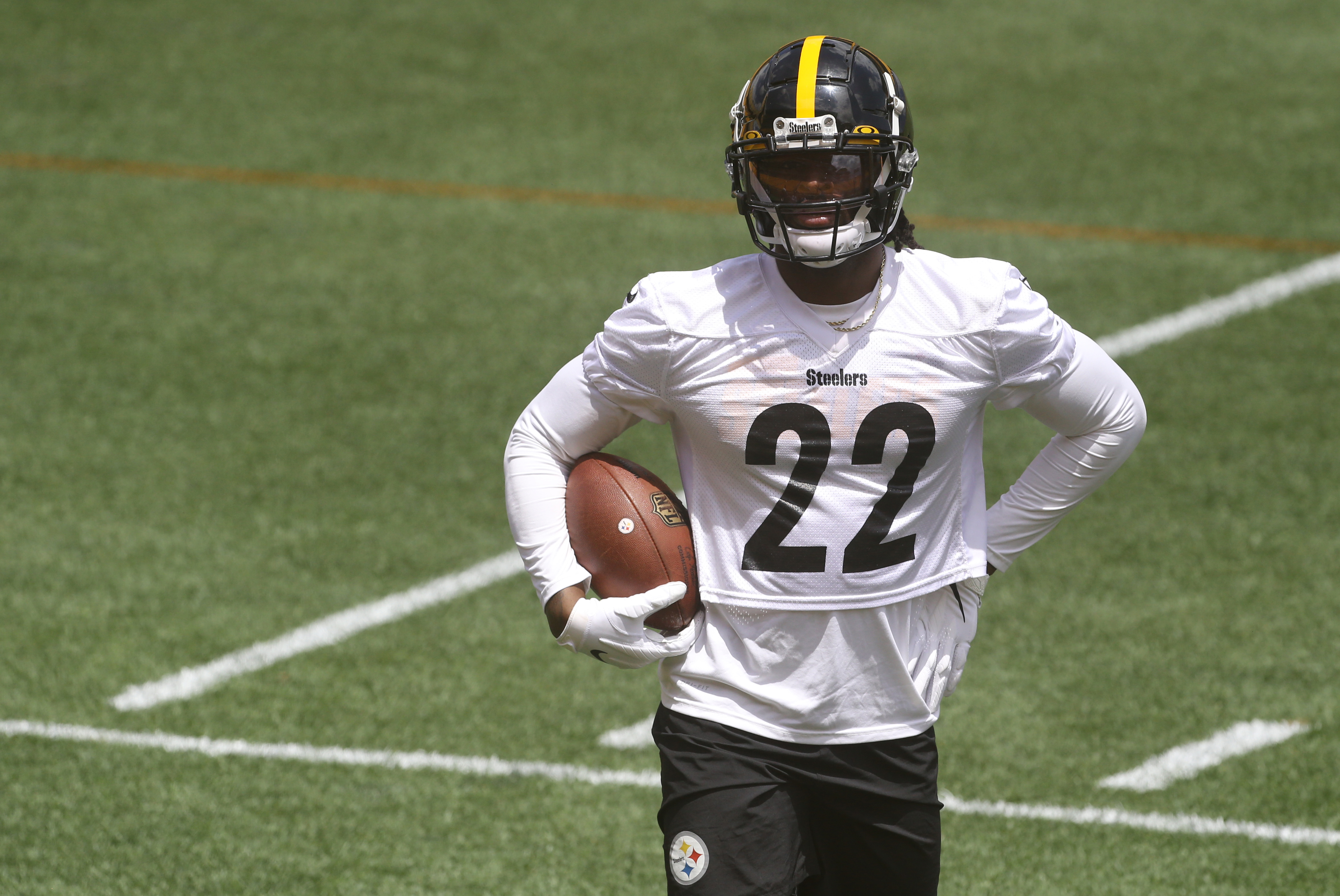 Pittsburgh, PA, USA; Pittsburgh Steelers running back Najee Harris (22) participates in drills during minicamp held at Heinz Field.