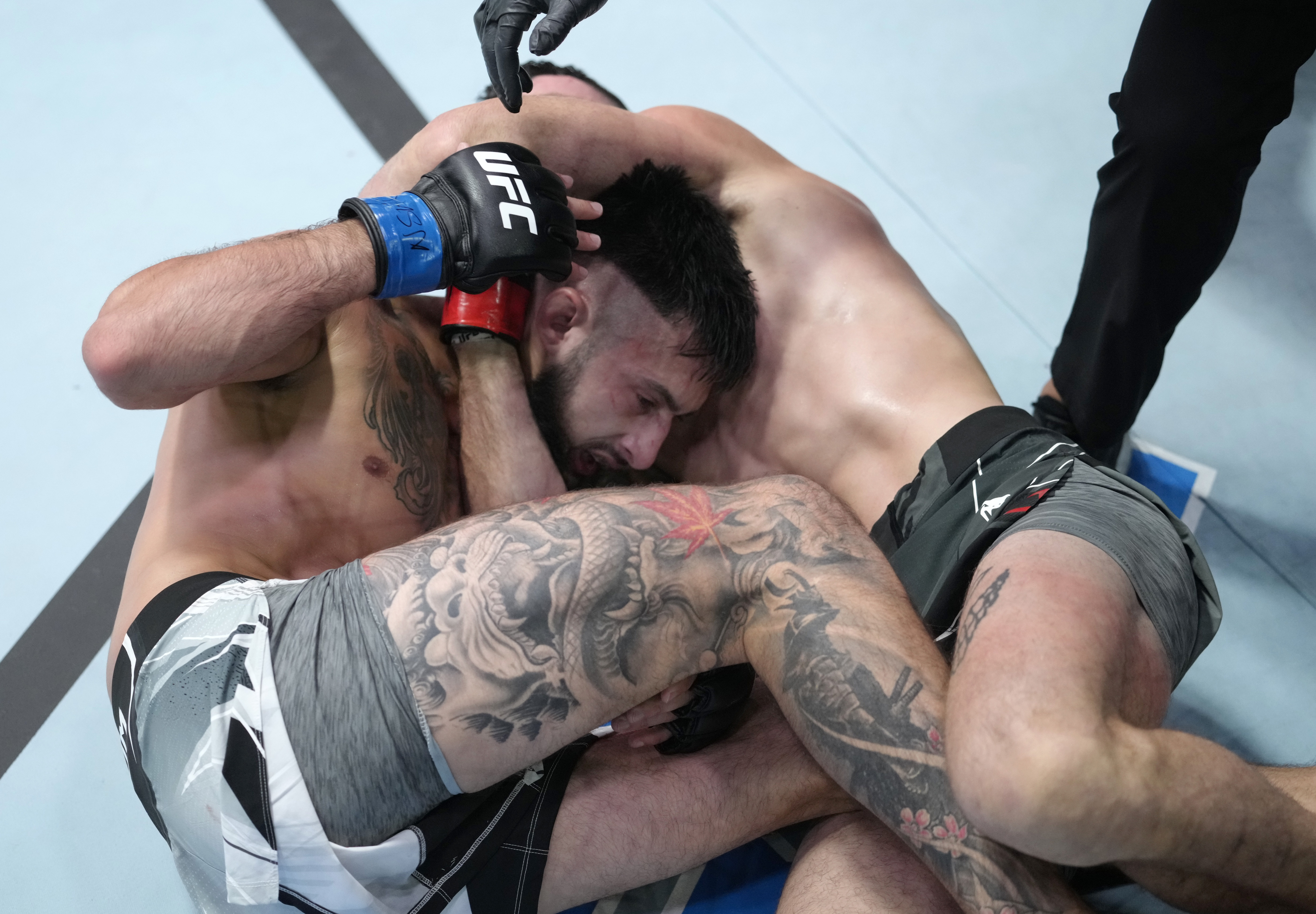 Julian Erosa hit a D’arce in his war with Charles Jourdain at UFC Vegas 36