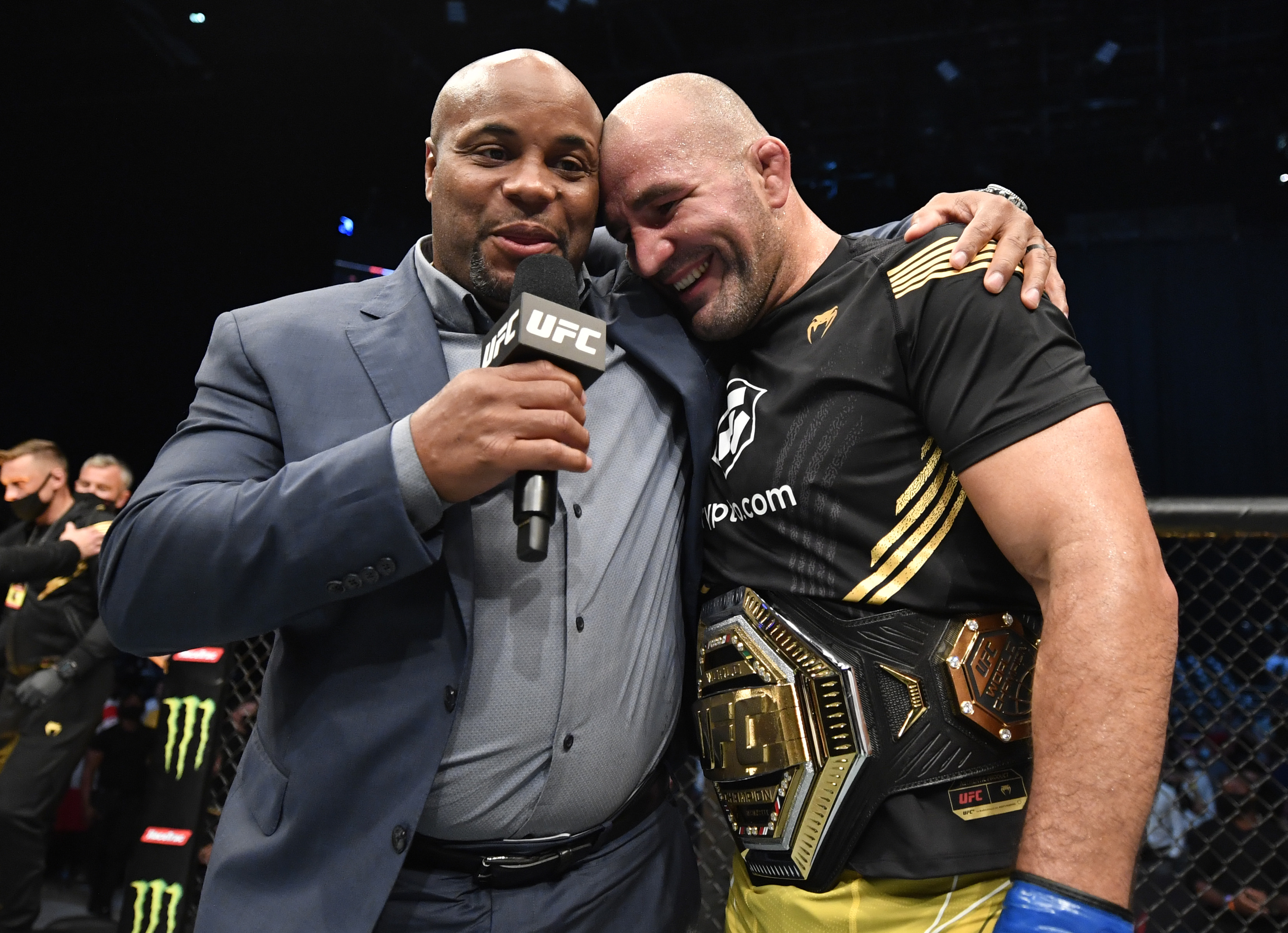 Glover Teixeira choked out Jan Blachowicz to win the UFC’s light heavyweight belt 