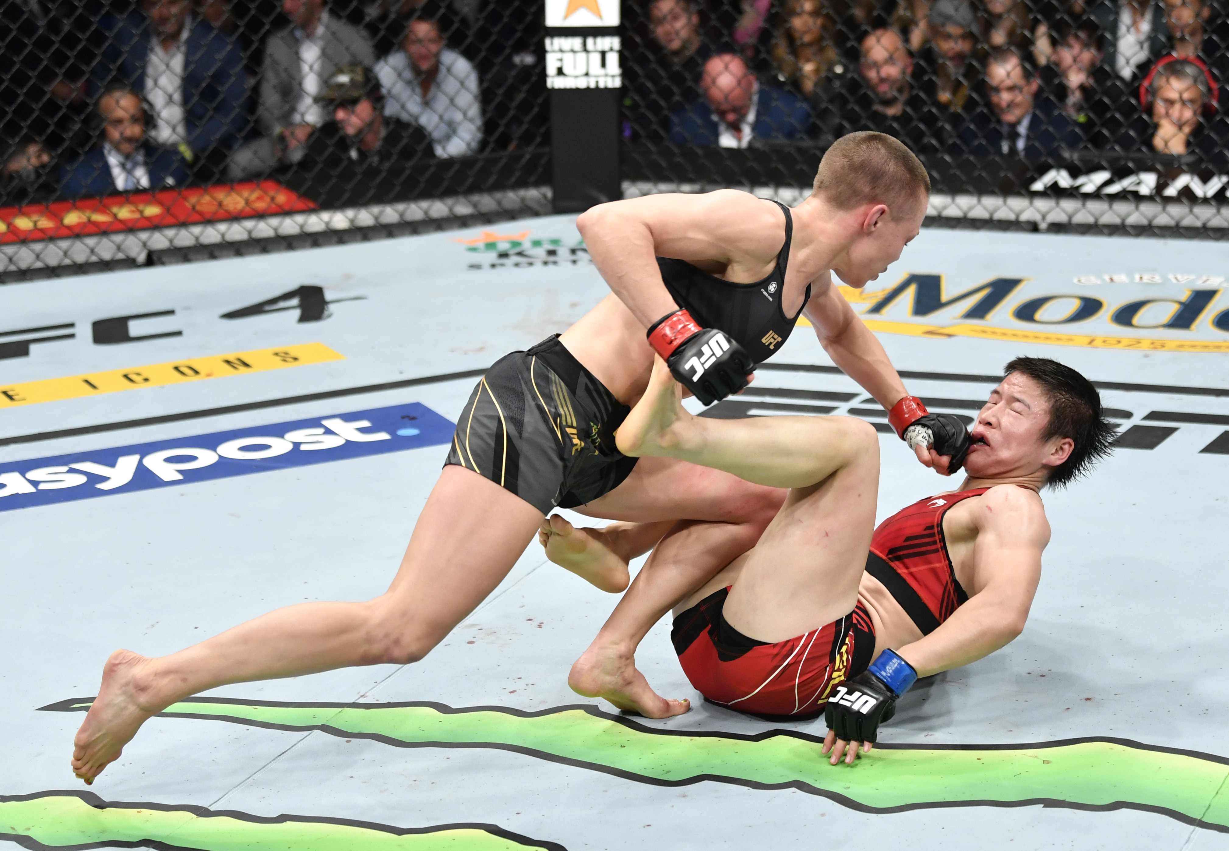 Rose Namajunas defeated Weili Zhang for the second time to keep her strawweight belt at UFC 268