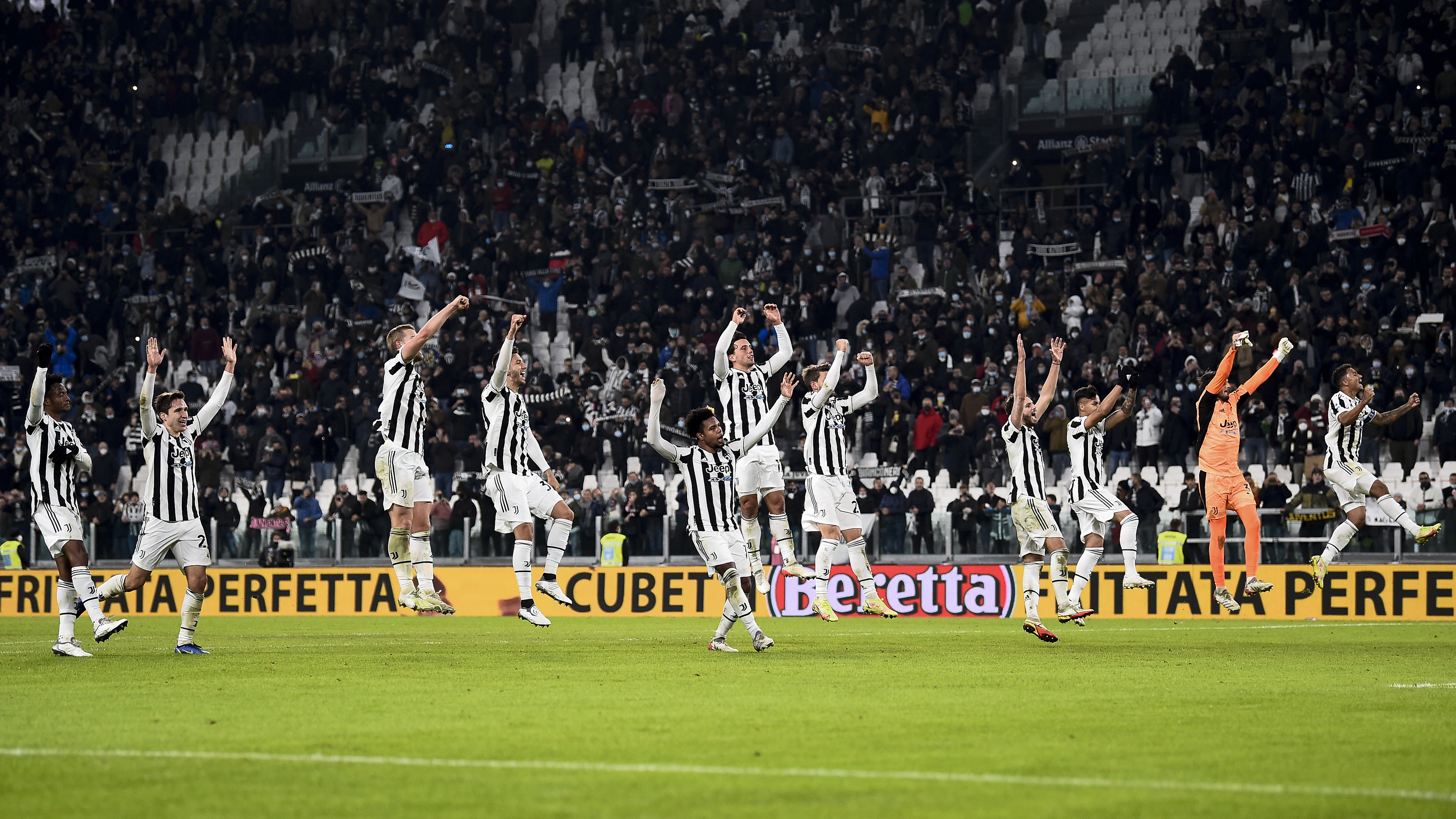 Players of Juventus FC celebrate the victory at the end of...