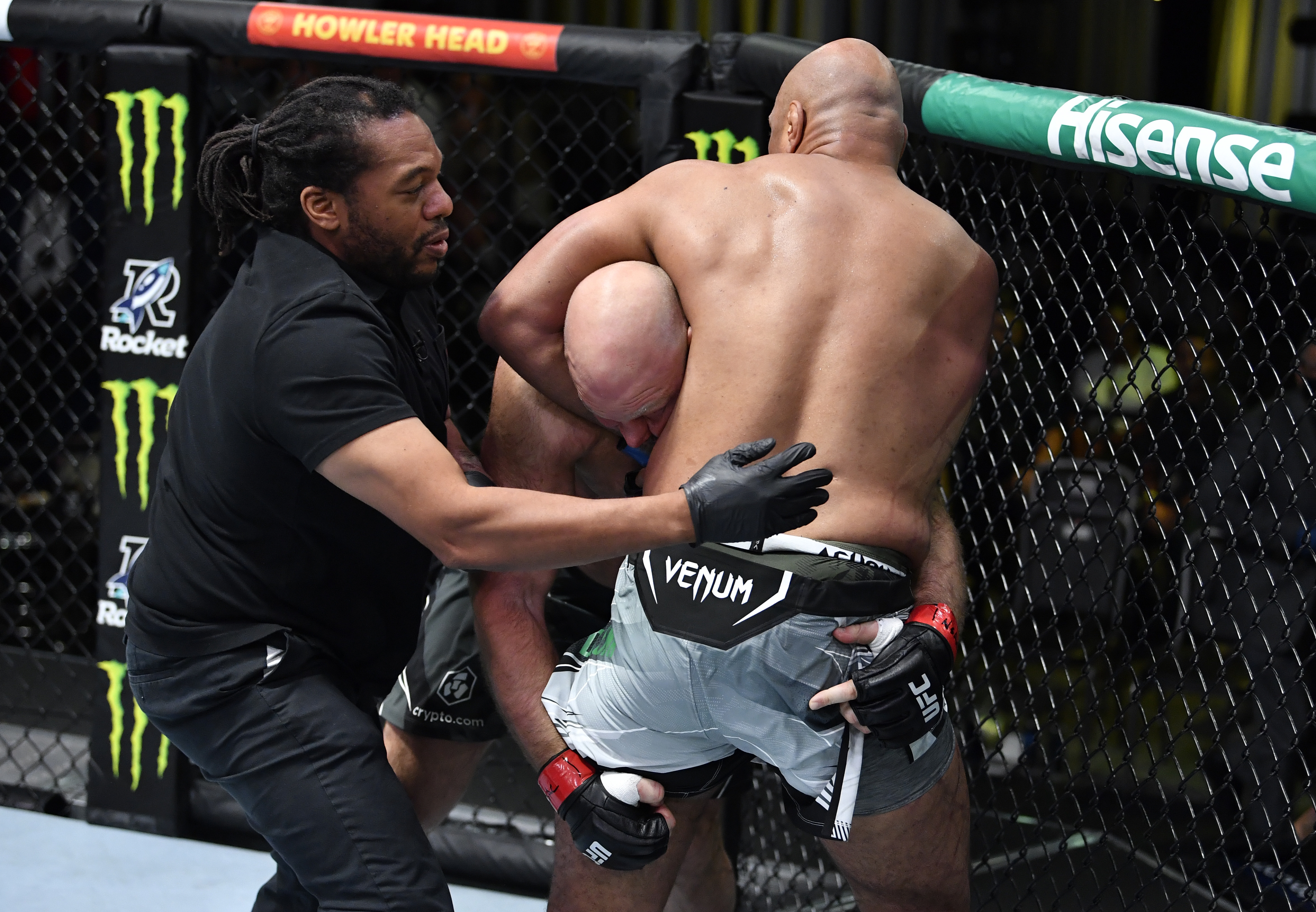 Marcos Rogerio de Lima knocked out Ben Rothwell at UFC Vegas 42.