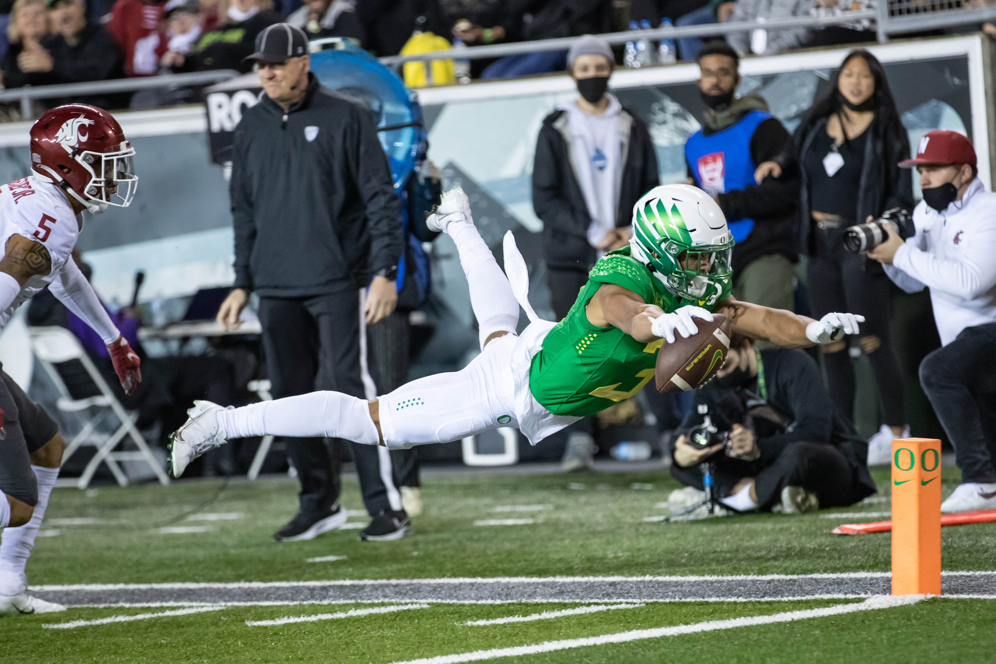 EUGENE, OR - NOVEMBER 13: Oregon wide receiver Johnny Johnson III (3) lunges for the pylon during the first half of a PAC 12 conference matchup between the Oregon Ducks and the Washington State Cougars on November 13, 2021, at Autzen Stadium in Eugene, OR.