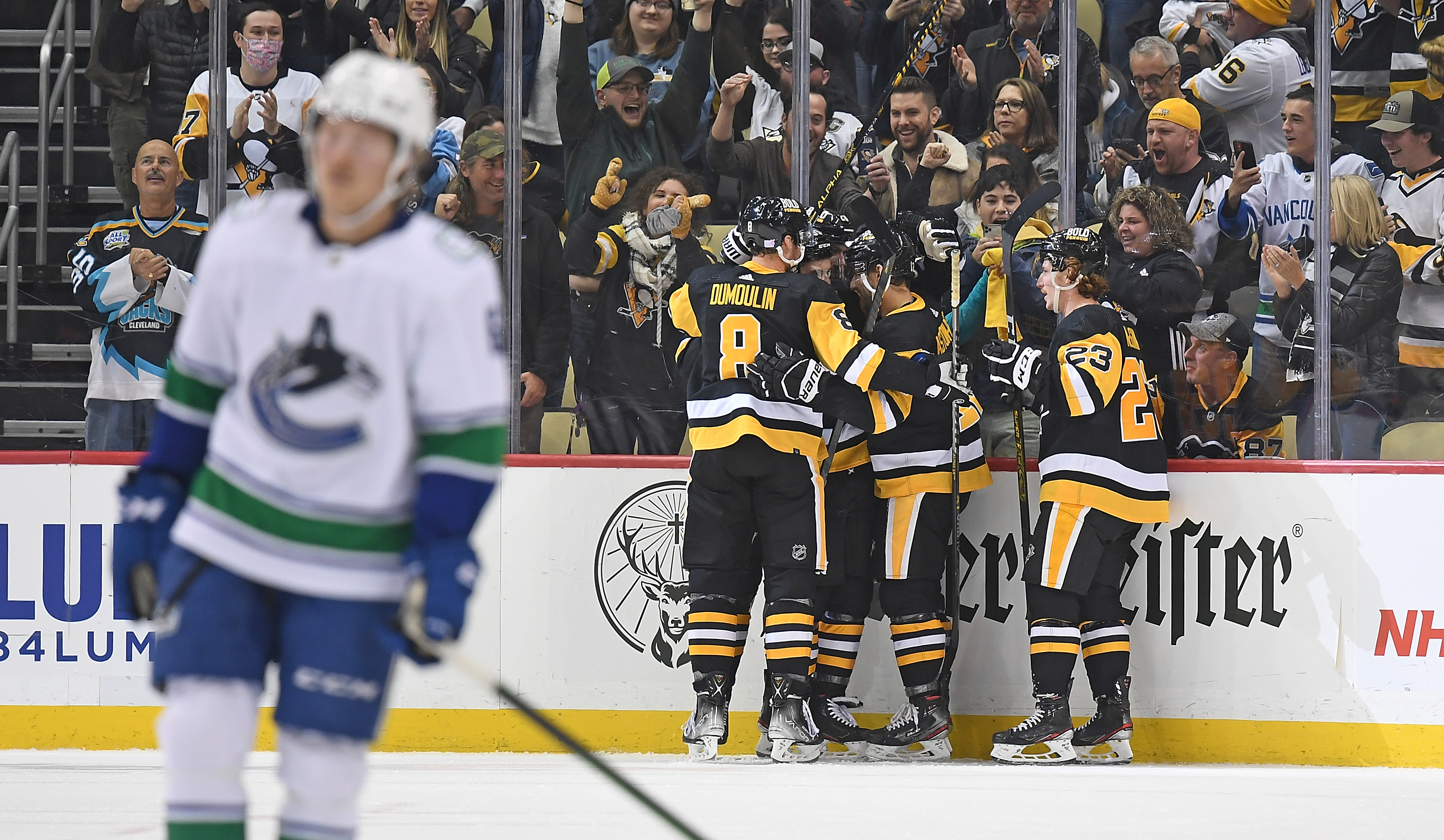 NHL: NOV 24 Canucks at Penguins