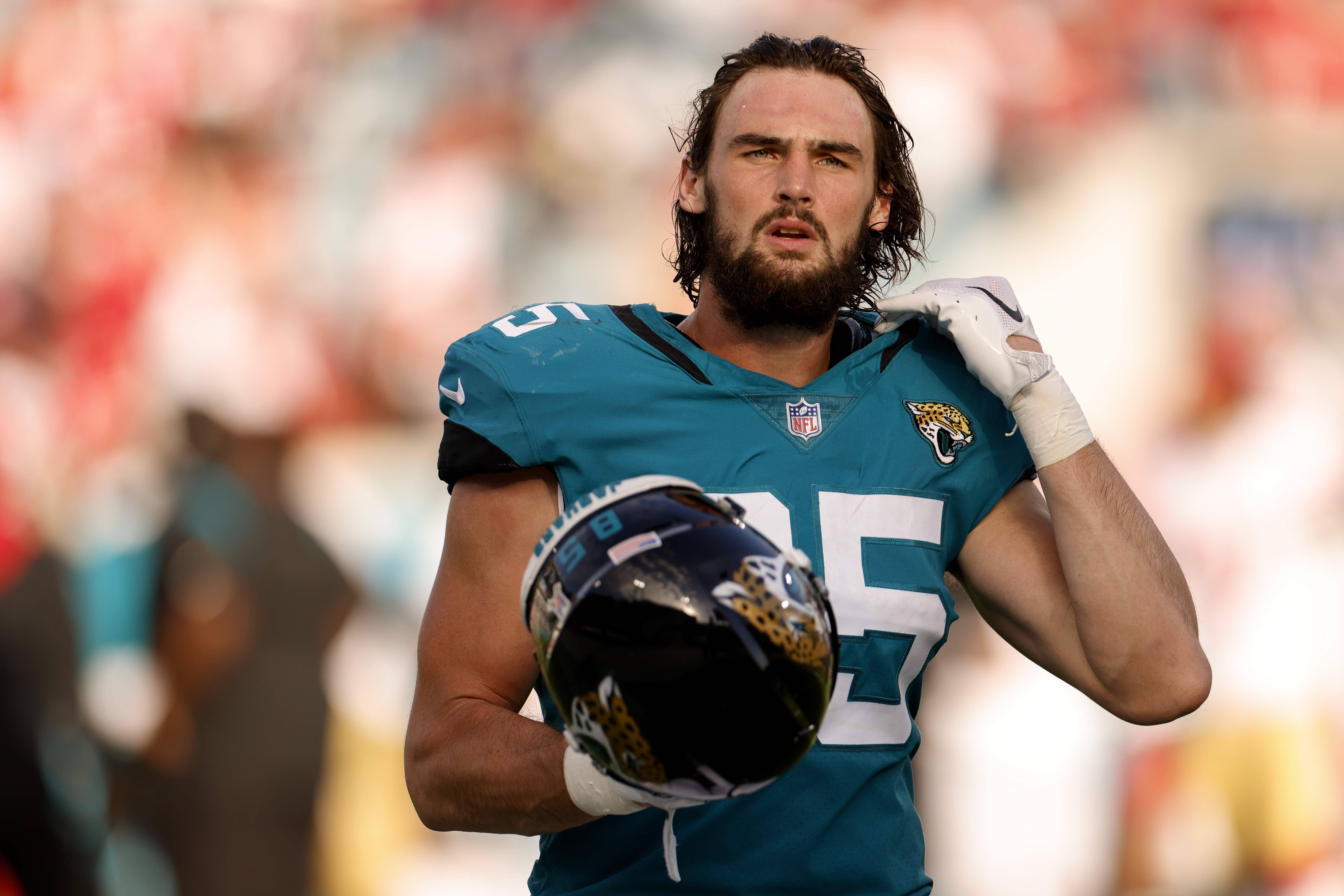Dan Arnold #85 of the Jacksonville Jaguars looks on after being defeated by the San Francisco 49ers at TIAA Bank Field on November 21, 2021 in Jacksonville, Florida.