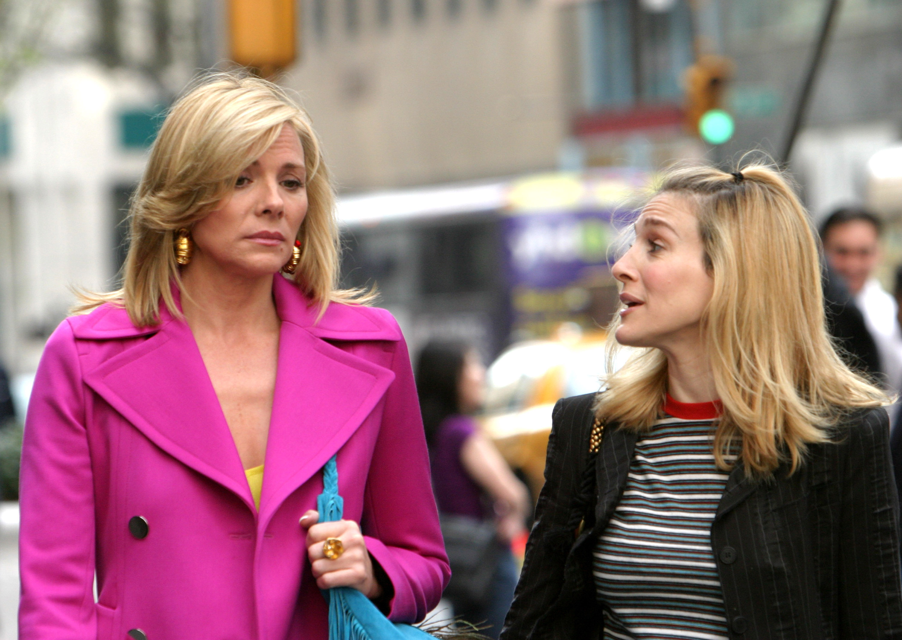 Kim Cattrall and Sarah Jessica Parker on location filming Sex and the City.
