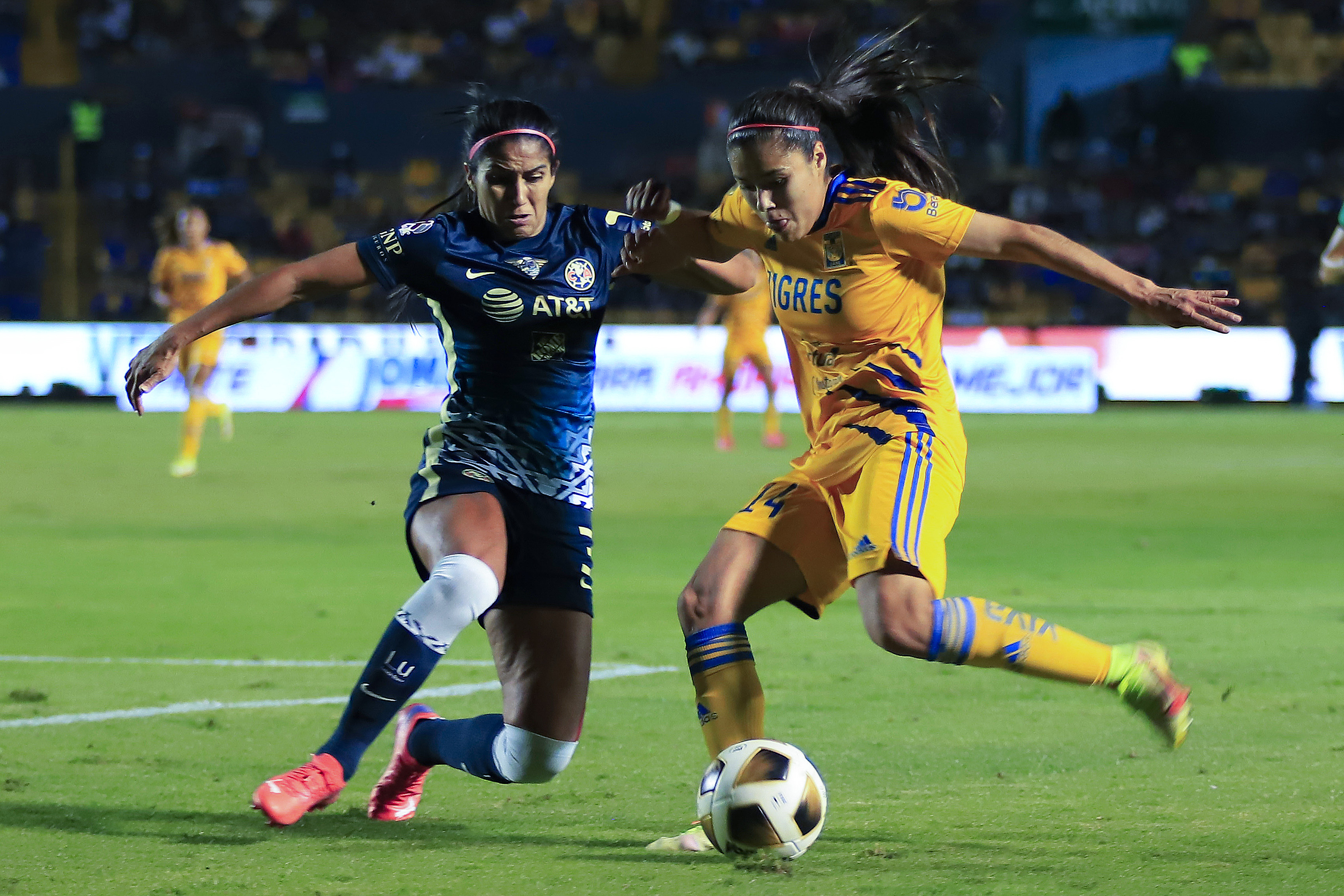 Selene Valera (L) of America fights for the ball with Jackie Ovalle (R) of Tigres during a Semifinal second leg match between Tigres and America as part of the Torneo Grita Mexico A21 Liga MX Femenil at Universitario Stadium on December 13, 2021 in Monterrey, Mexico.