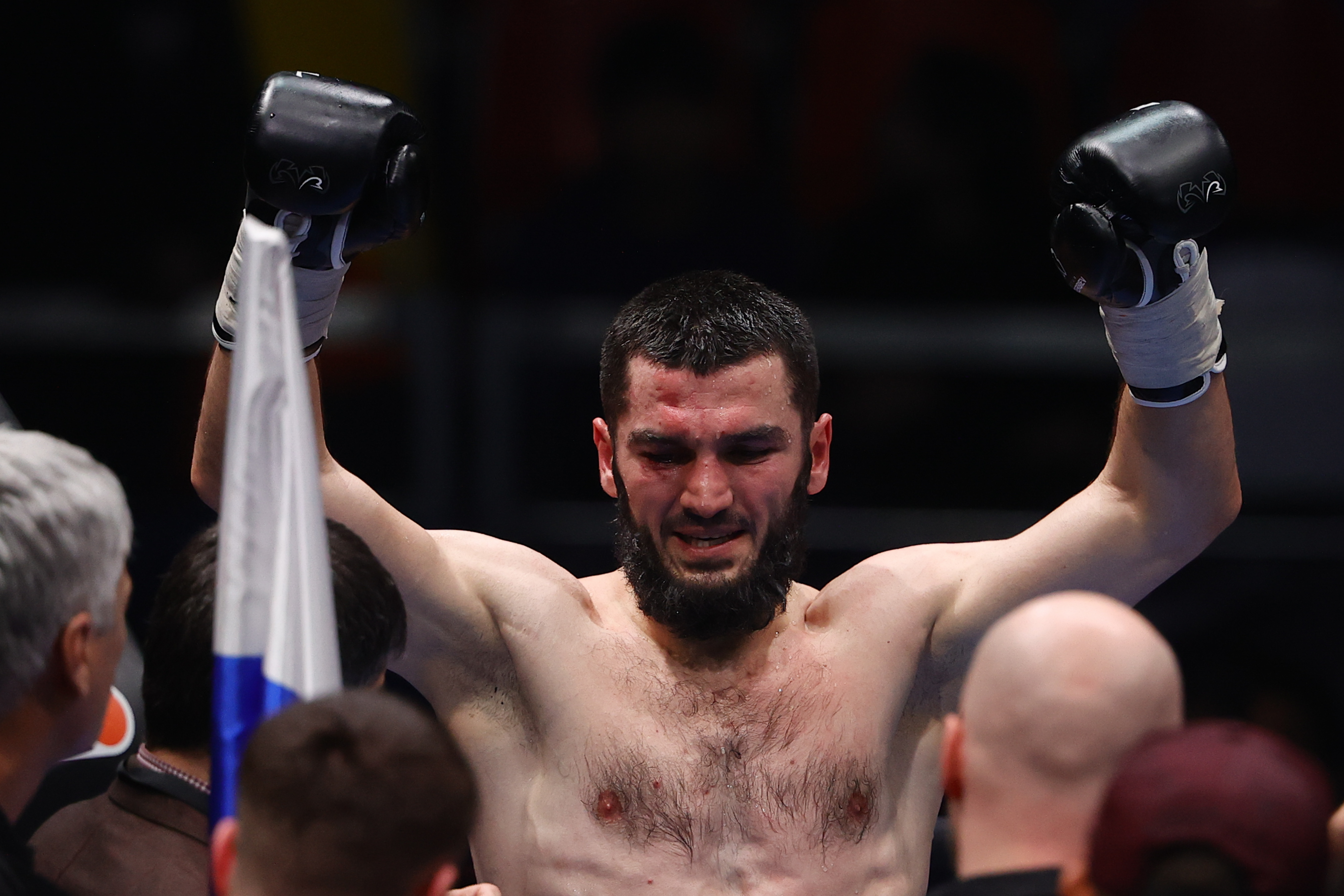 Artur Beterbiev confirmed his status as the top light heavyweight in boxing to close 2021