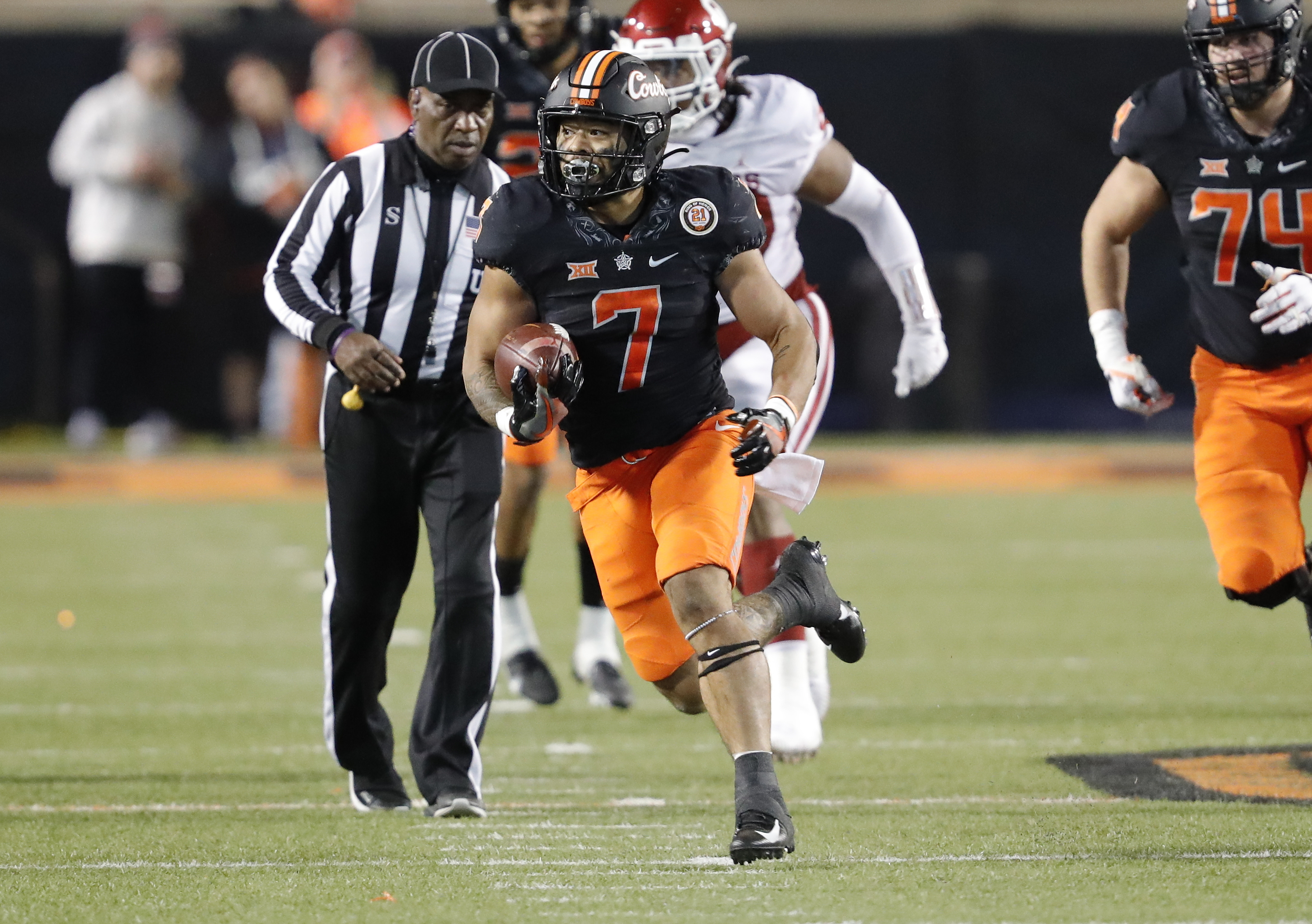 Oklahoma State Cowboys running back Jaylen Warren runs for a first down against the Oklahoma Sooners during the second half at Boone Pickens Stadium.