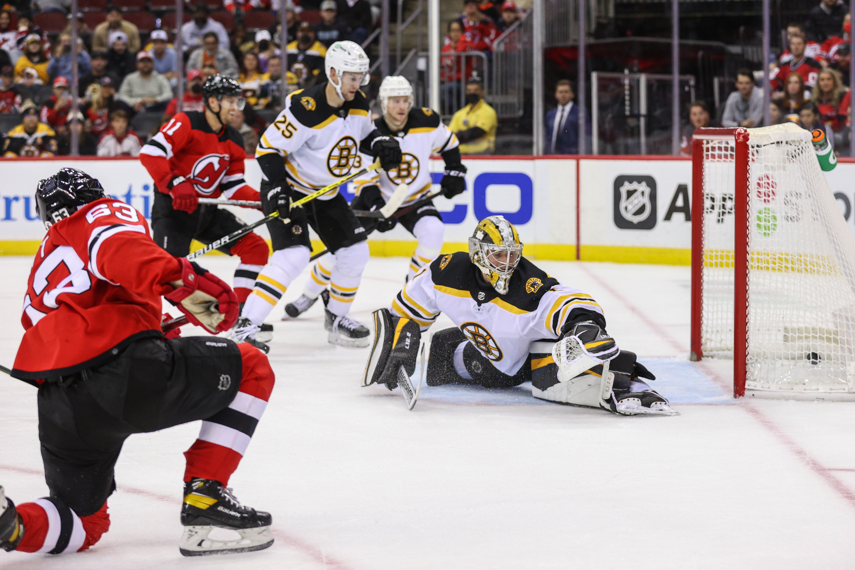 NHL: Boston Bruins at New Jersey Devils
