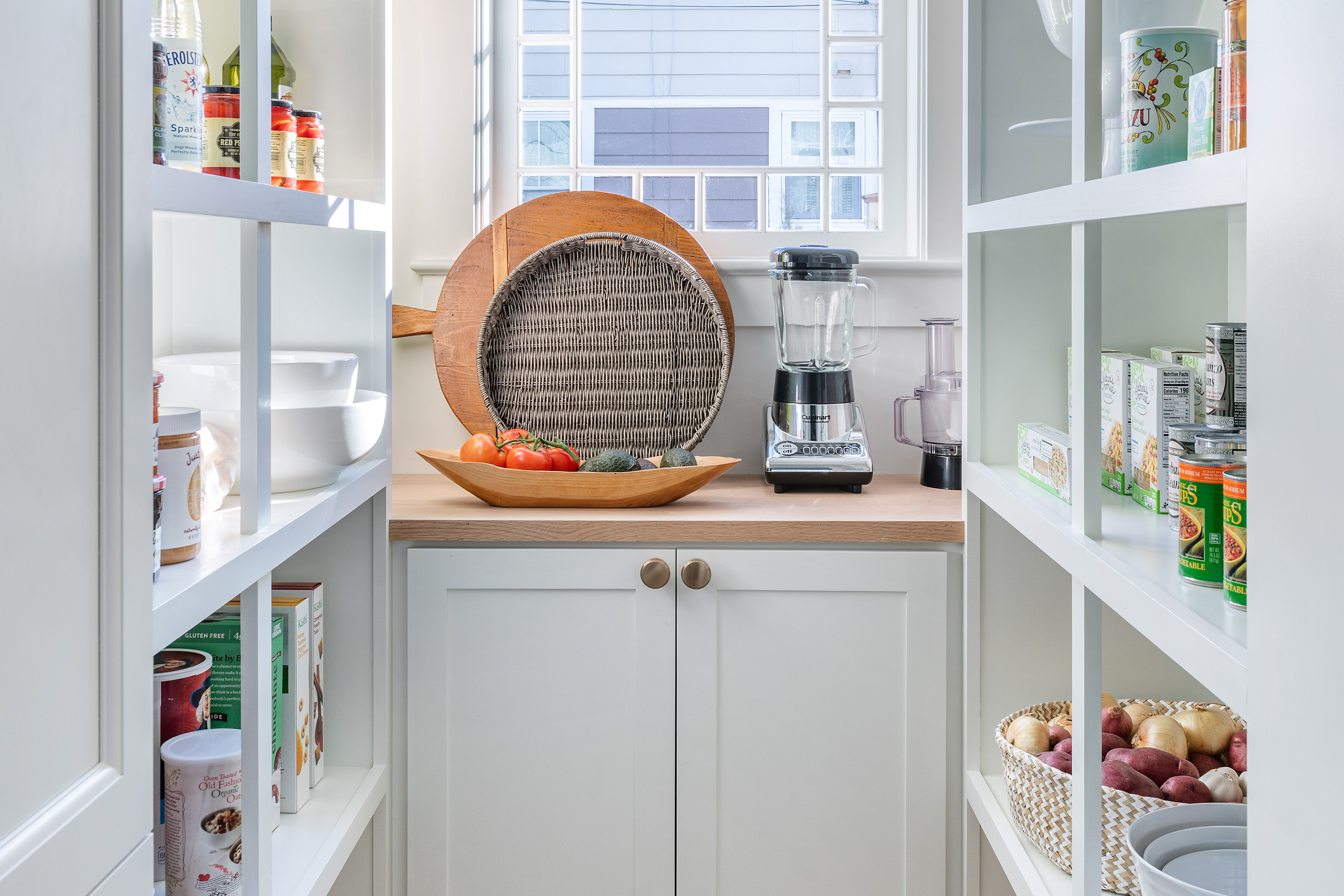 A clean pantry with with shelves. 