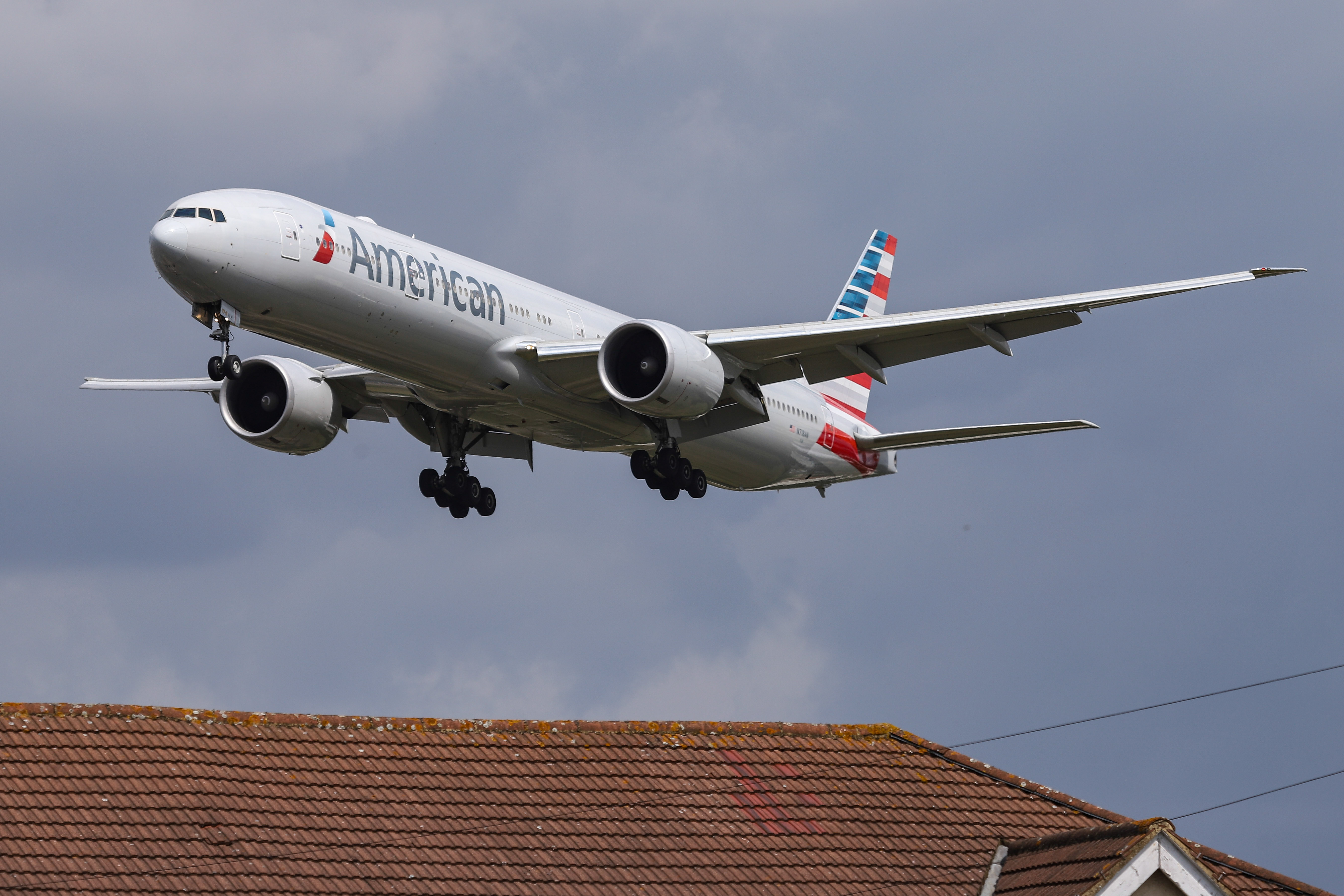 American Airlines Boing 777 Landing At London Heathrow