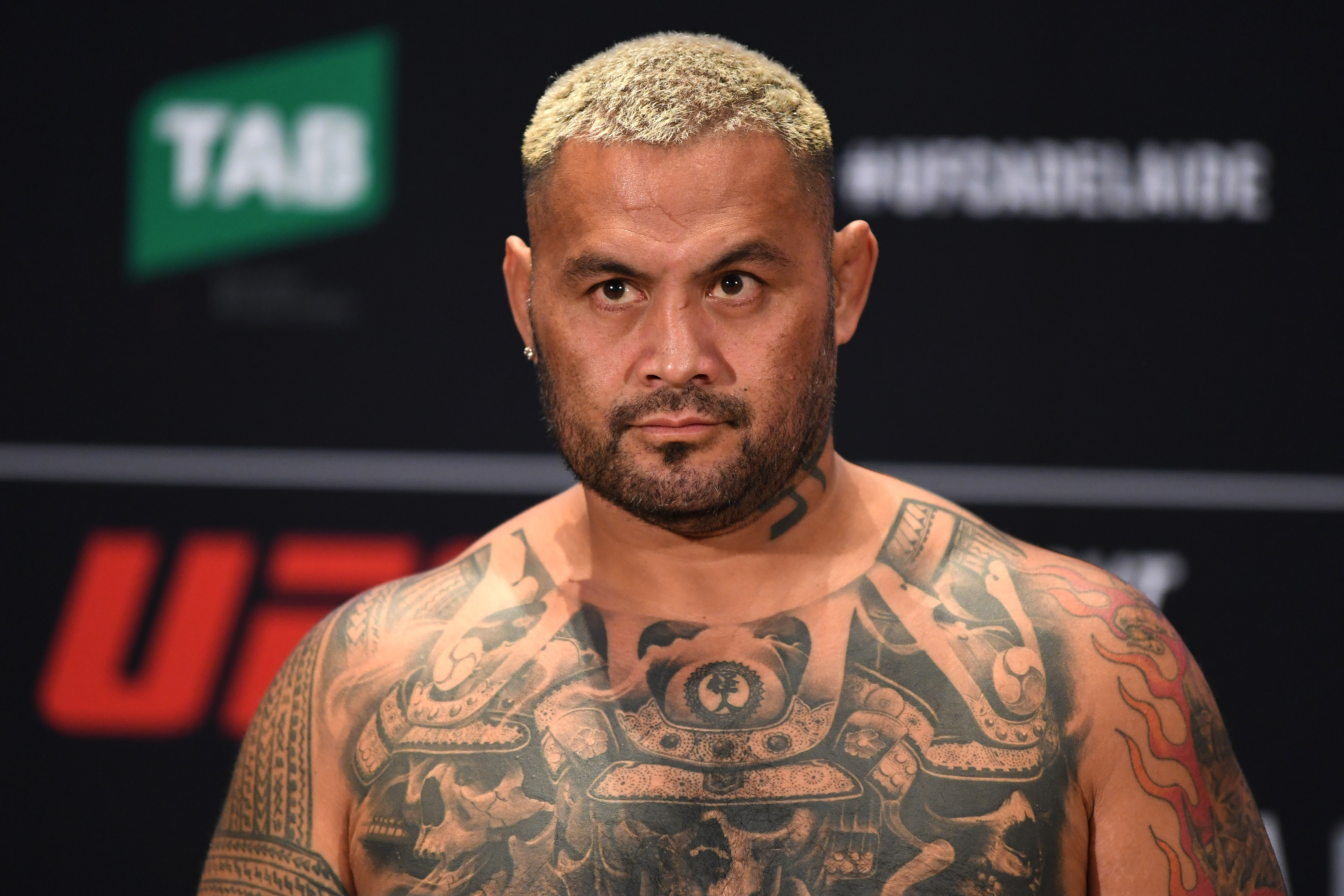 Mark Hunt weighs in for his 2018 fight with Justin Willis. 