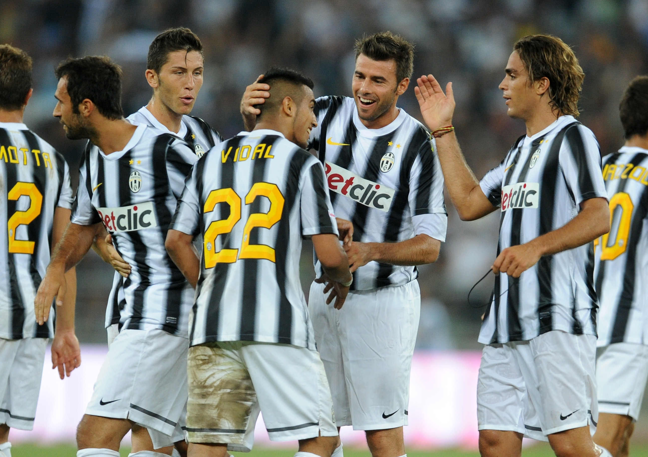 Juventus midfielder Aturo Vidal celebrat