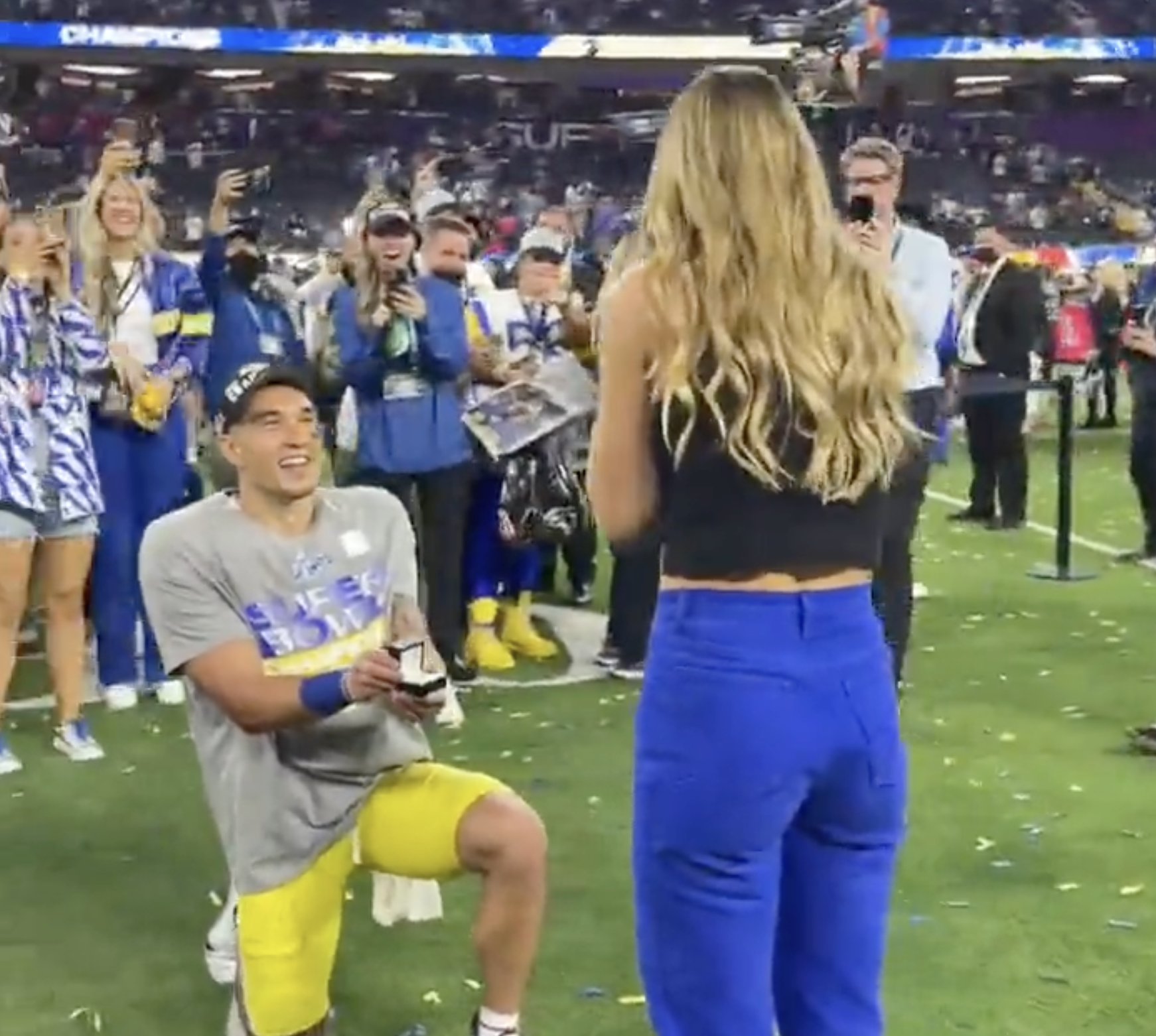 Rams safety Taylor Rapp proposing to his girlfriend after Super Bowl 56.