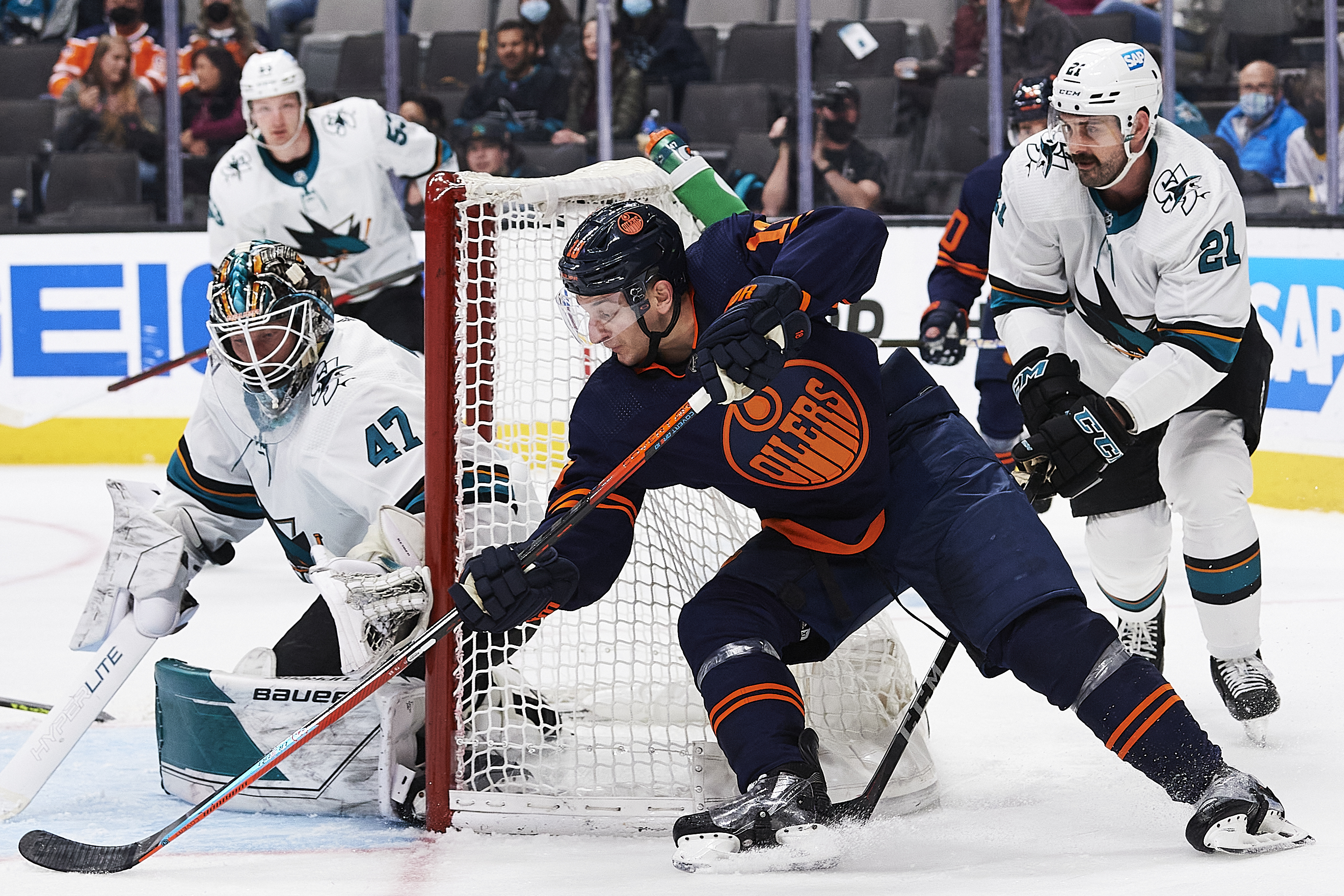 Edmonton Oilers left wing Zach Hyman (18) tries a wraparound during the NHL game between the San Jose Sharks and the Edmonton Oilers on February 14, 2022 at SAP Center in San Jose, CA.