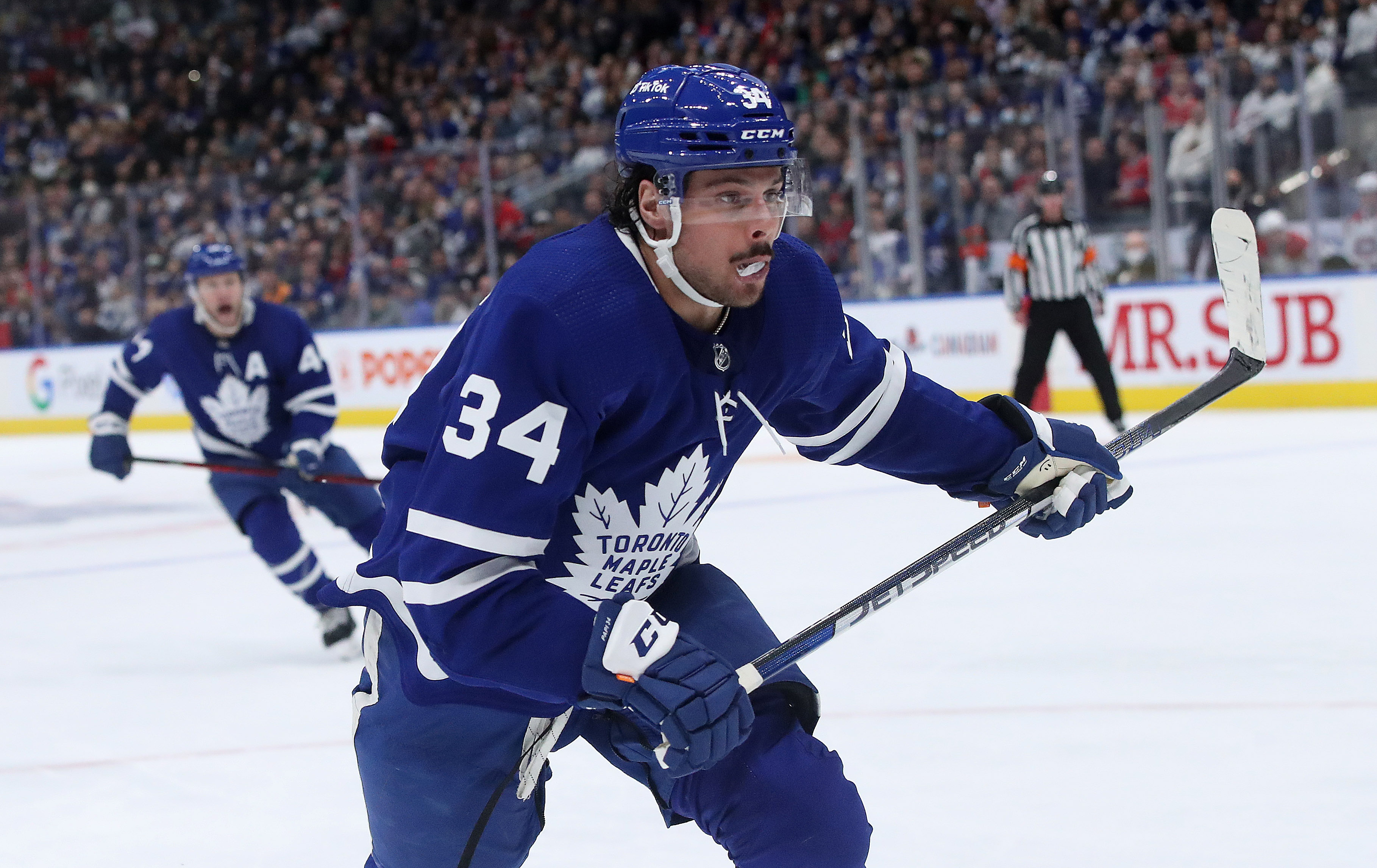 Toronto Maple Leafs beat the Montreal Canadiens 3-2
