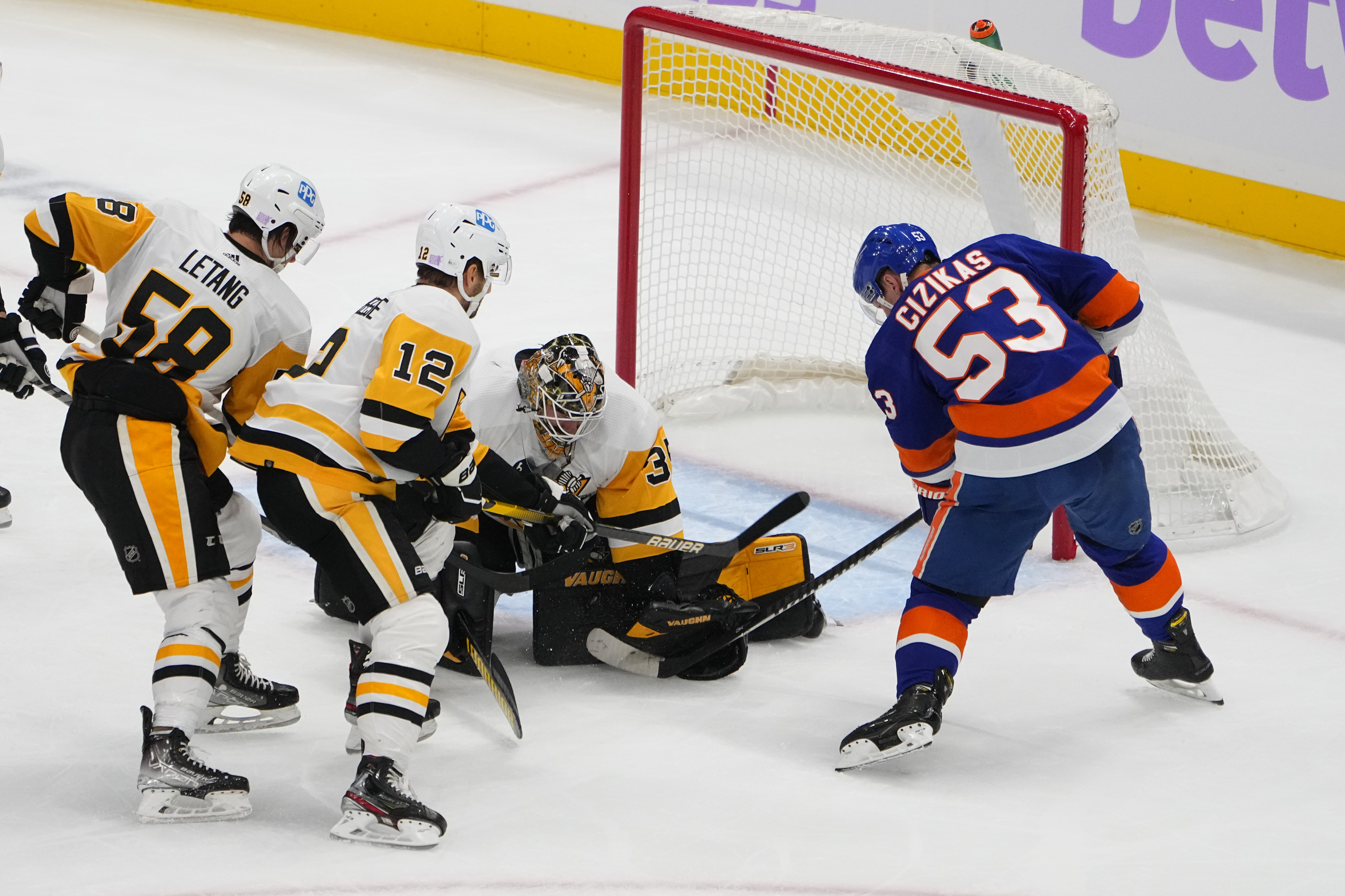 NHL: NOV 26 Penguins at Islanders