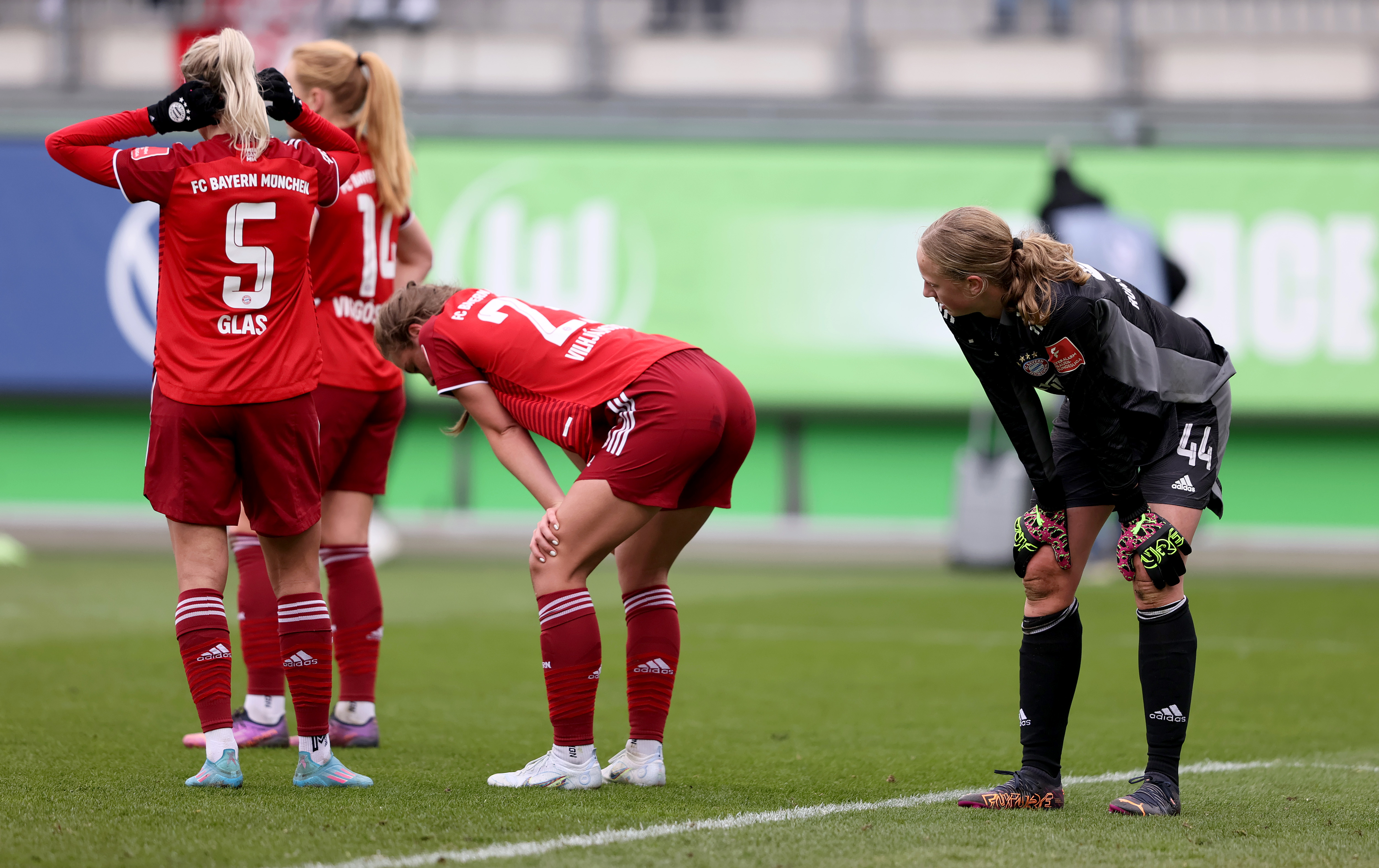 VfL Wolfsburg Women v Bayern München Women - FLYERALARM Frauen-Bundesliga