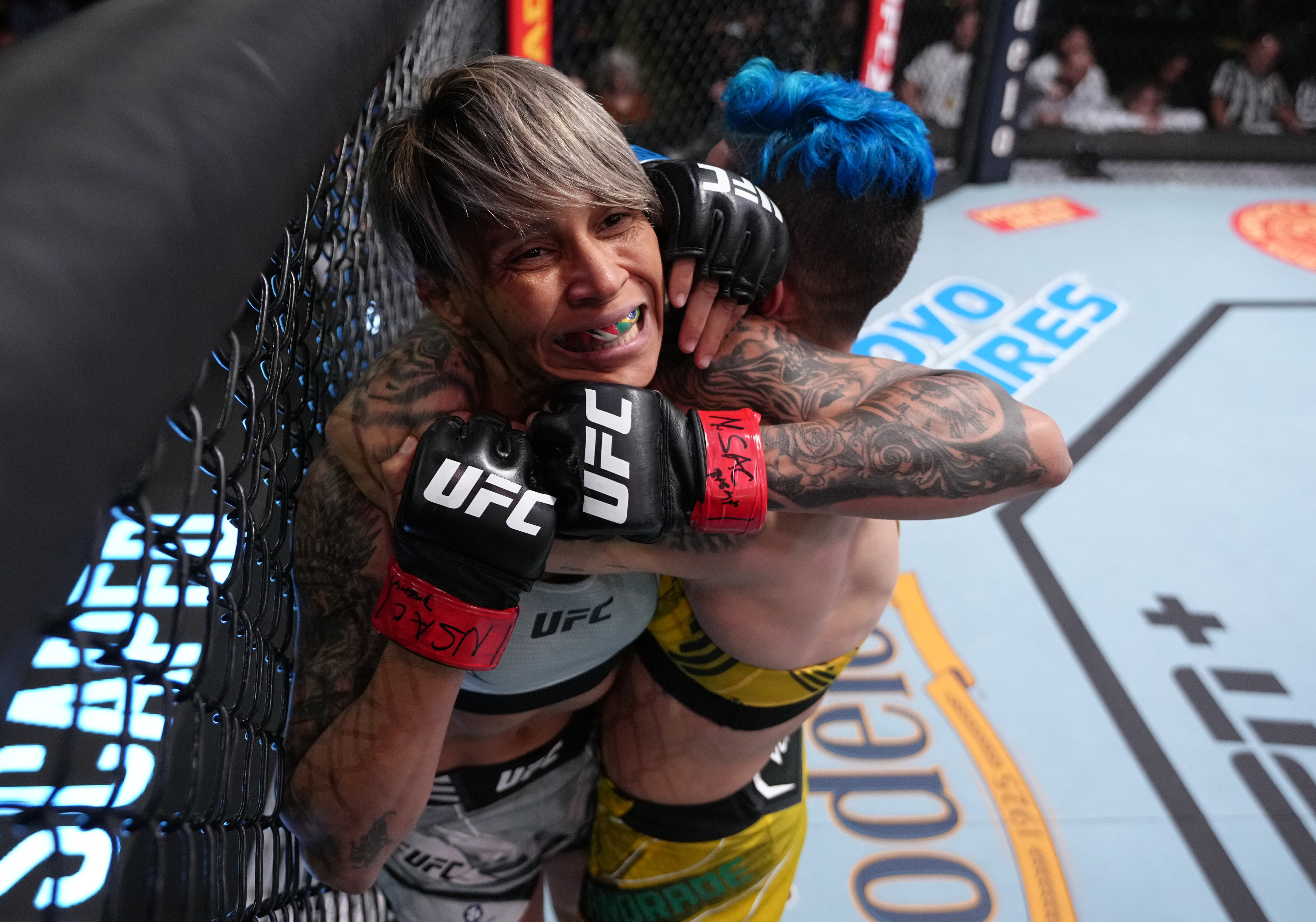 Jessica Andrade choked out Amanda Lemos with a standing arm triangle.