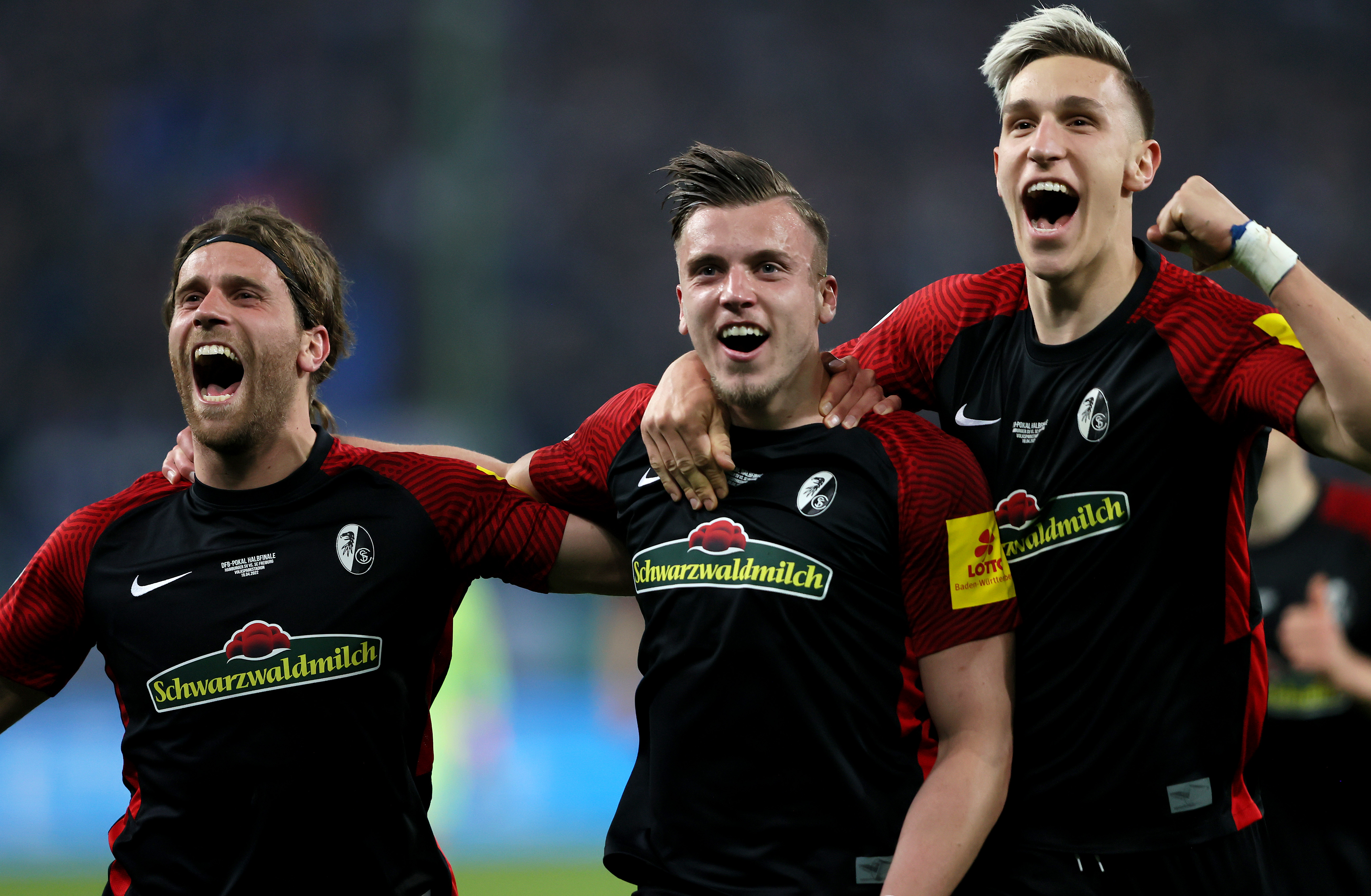 Hamburger SV v SC Freiburg - DFB Cup: Semi Final