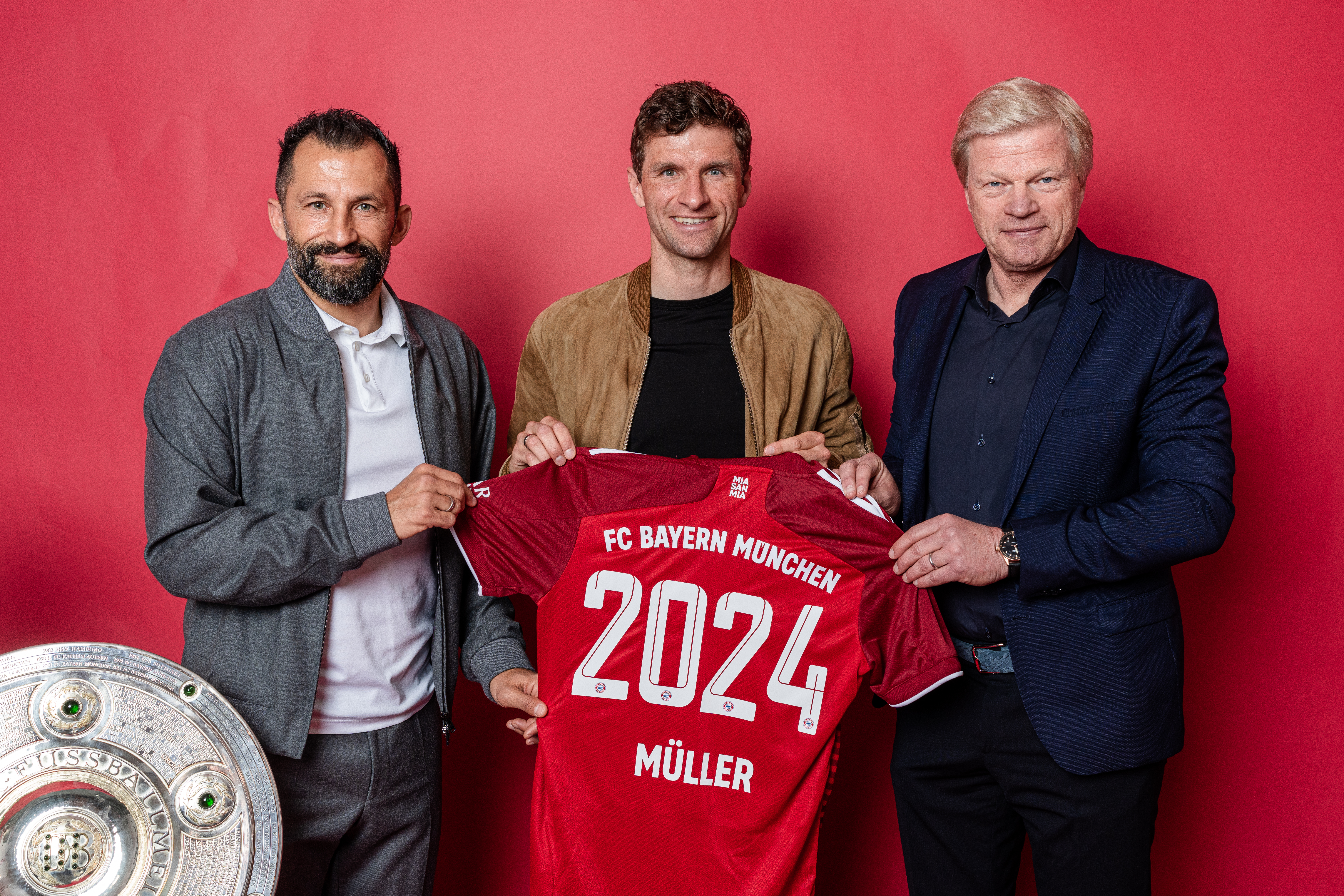 FC Bayern Muenchen Extends Contract With Thomas Mueller Until 2024
