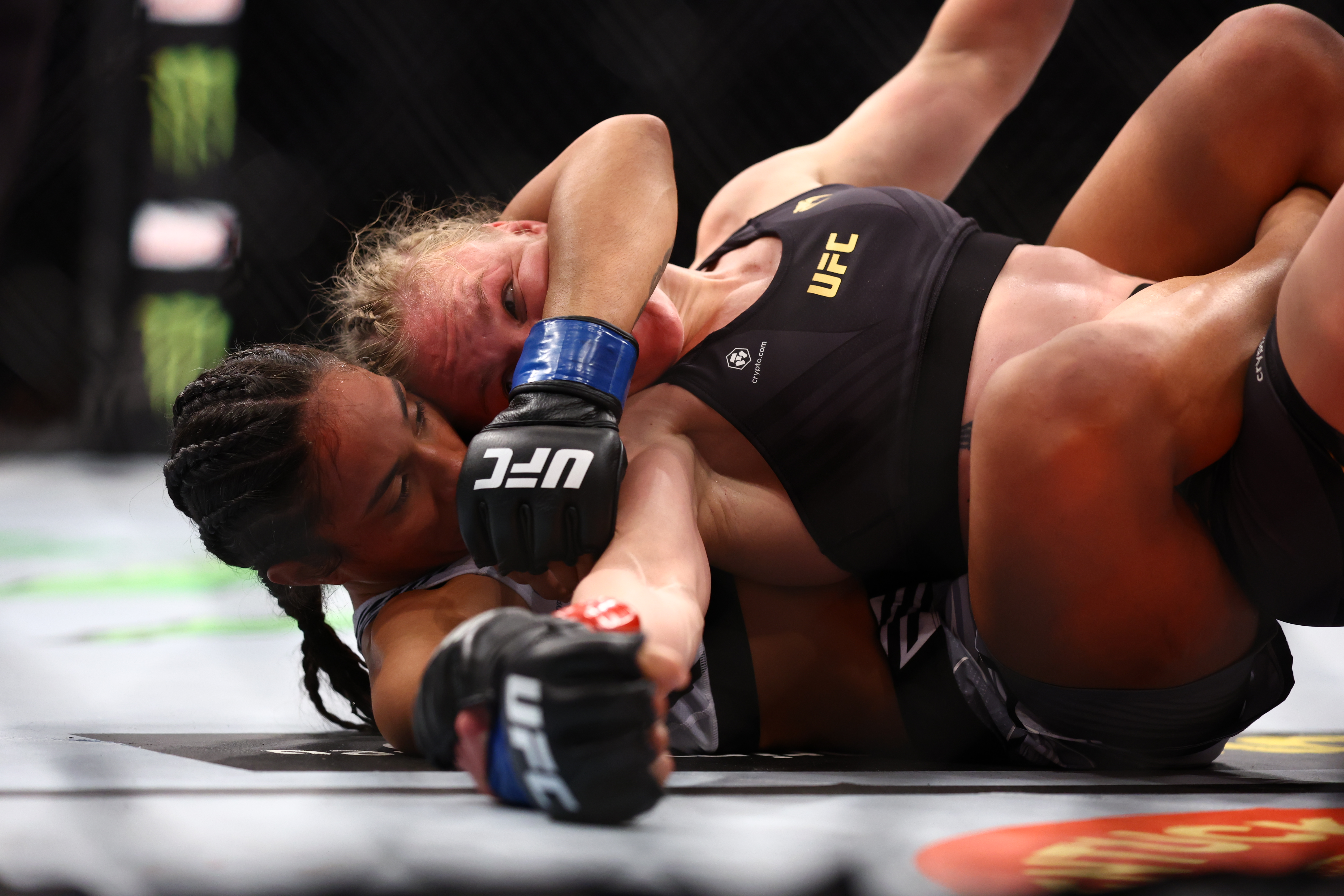 Taila Santos secures a dominant position on Valentina Shevchenko at UFC 274. 
