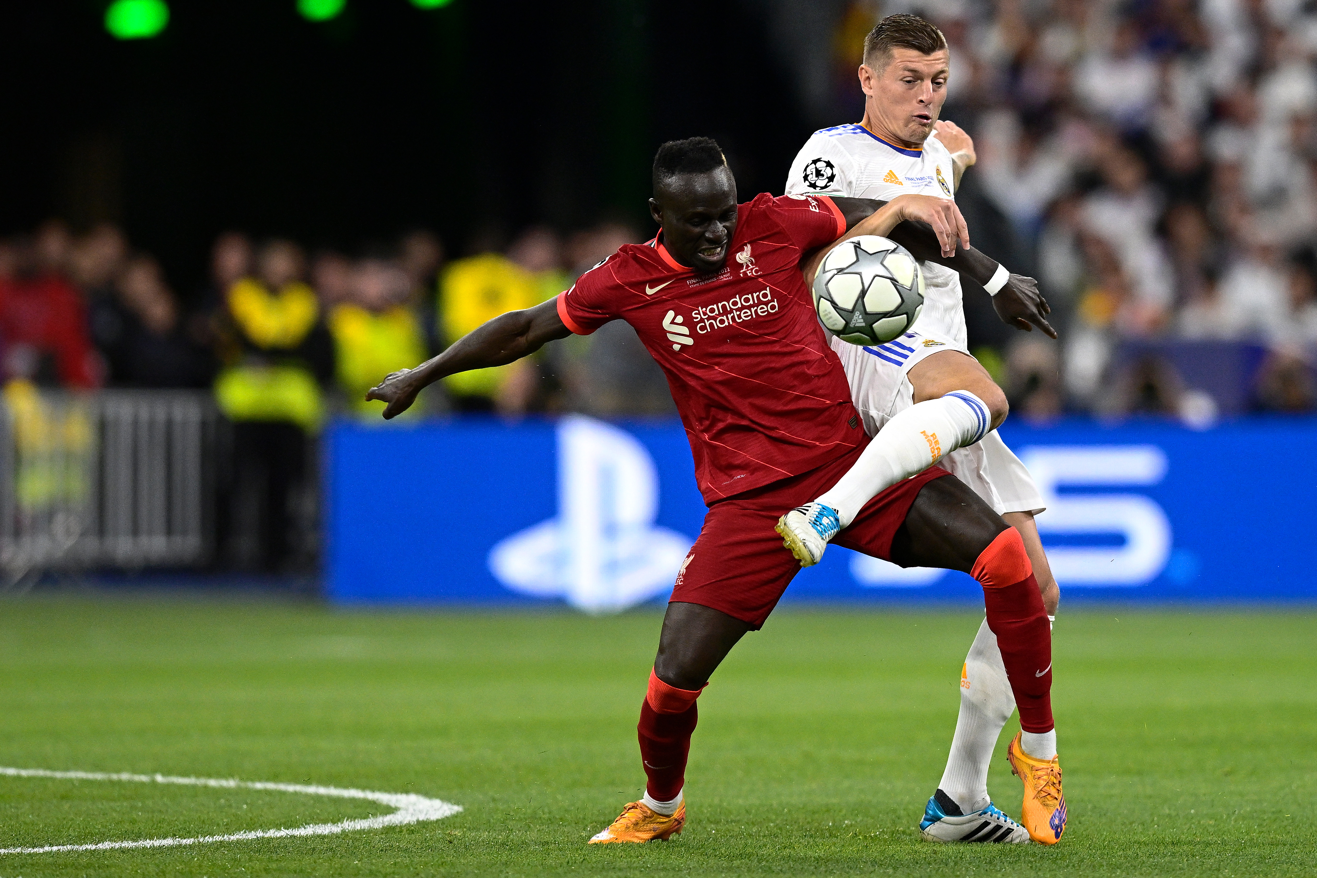 Sadio Mané of Liverpool FC and Toni Kroos of Real Madrid CF battle for the ball during the UEFA Champions League final between Liverpool FC and Real Madrid at Stade de France on May 28, 2022 in Paris, France.