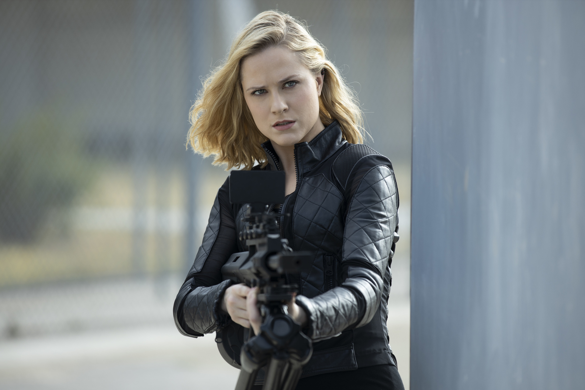 Evan Rachel Wood as Dolores Abernathy holding a sniper rifle in Westworld season 3.