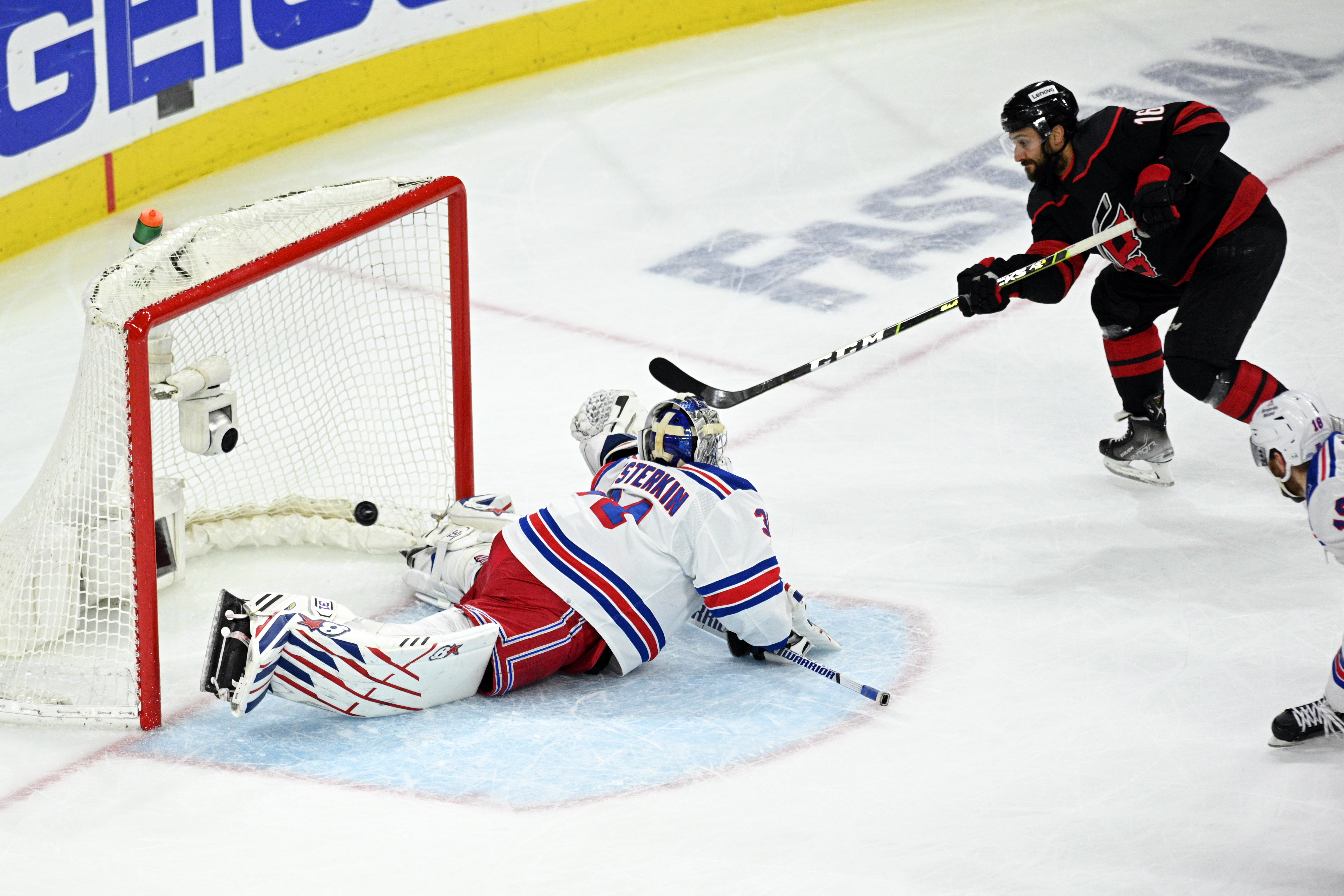 NHL: MAY 26 Playoffs Round 2 Game 5 - Rangers at Hurricanes