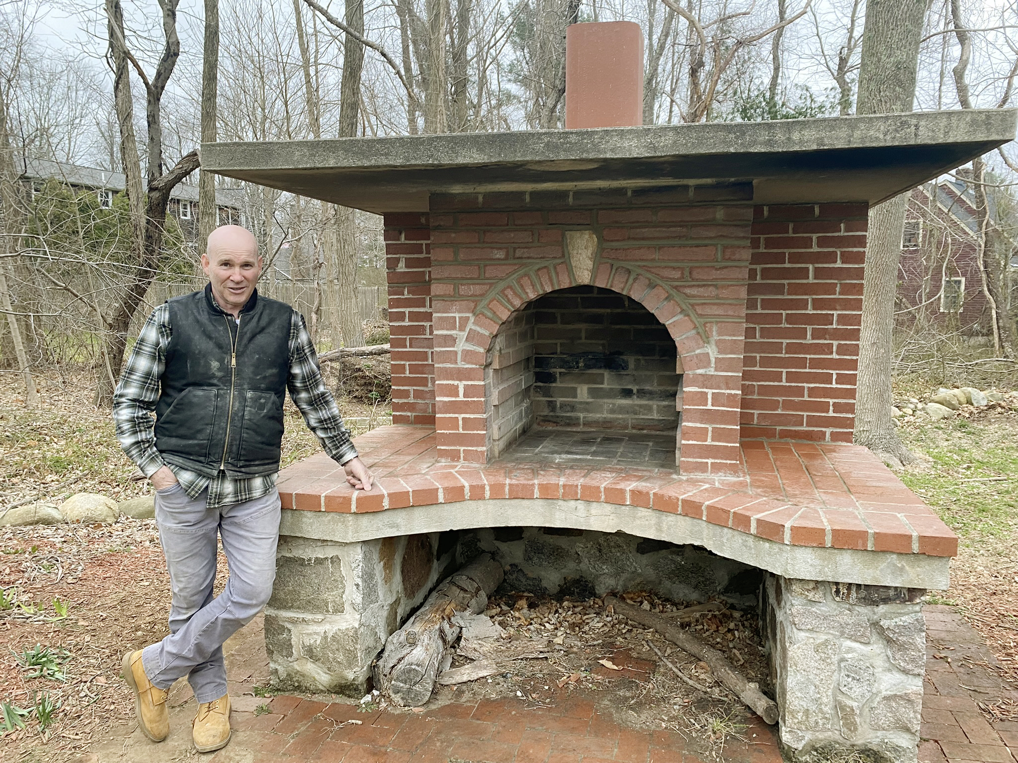 S20 E39, Mark McCullough repairs an outdoor pizza oven