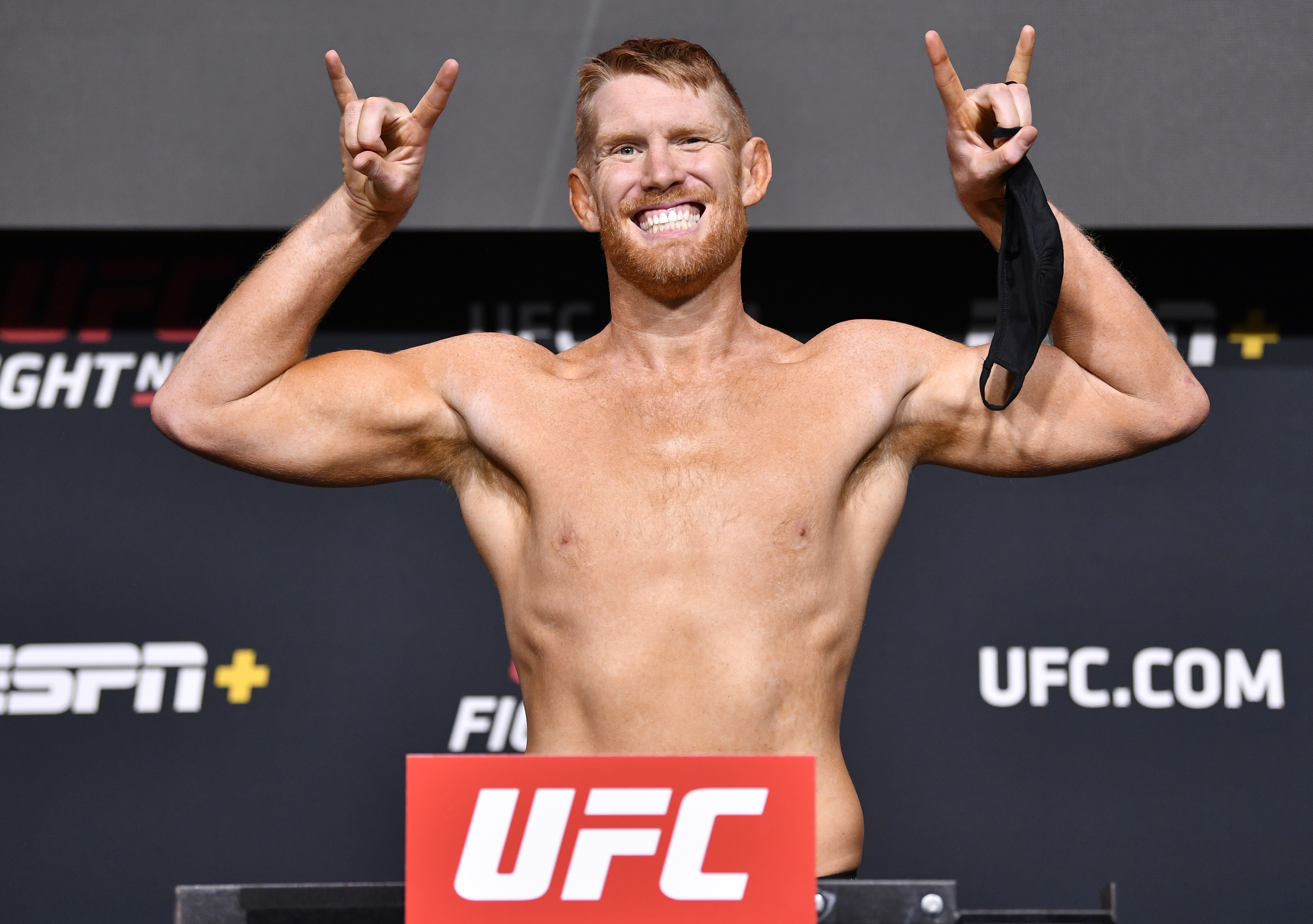 Sam Alvey weighs in for his UFC Vegas 35 fight against Wellington Turman.