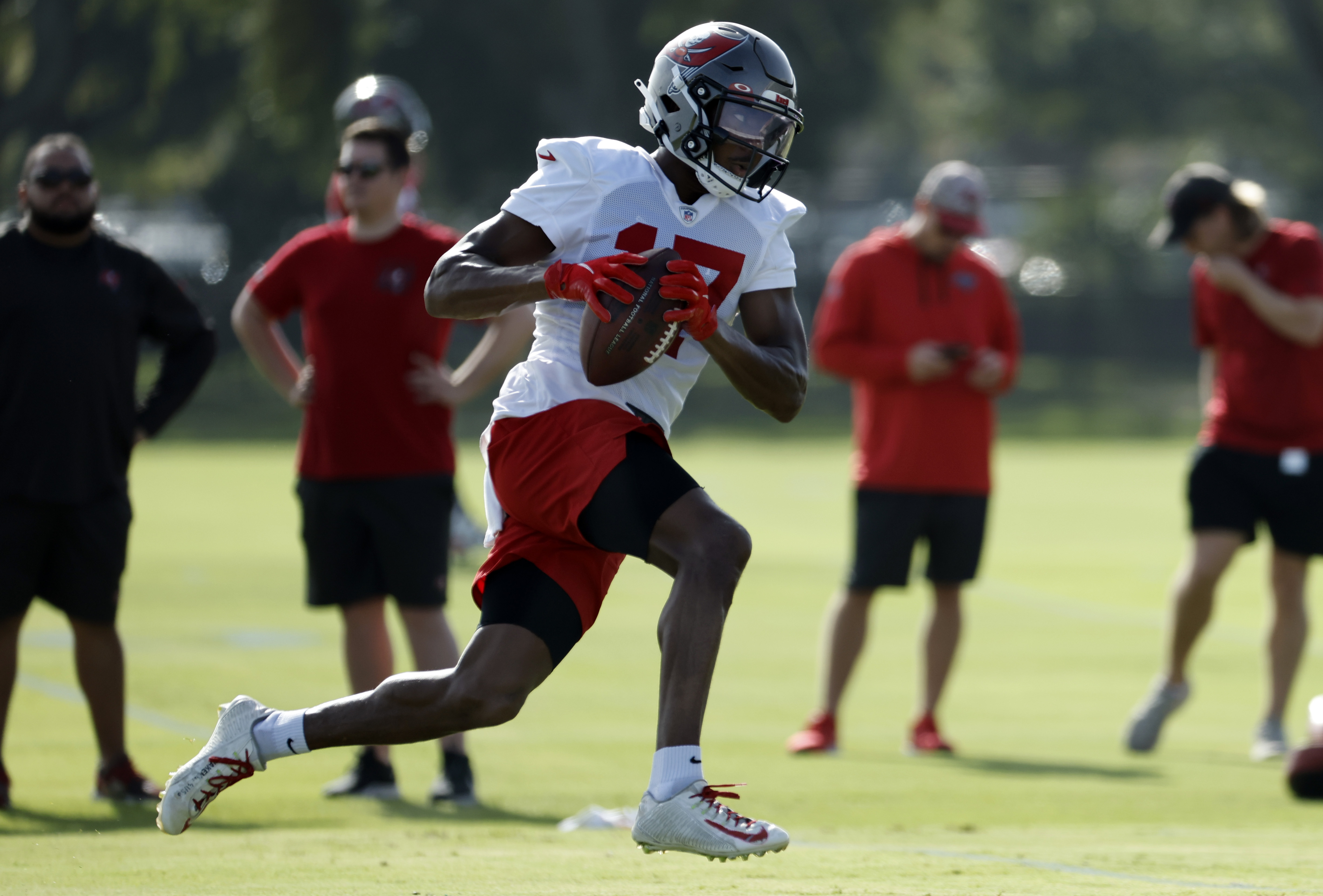 Tampa Bay Buccaneers wide receiver Russell Gage Jr (17) works out during training camp at AdventHealth Training Center.